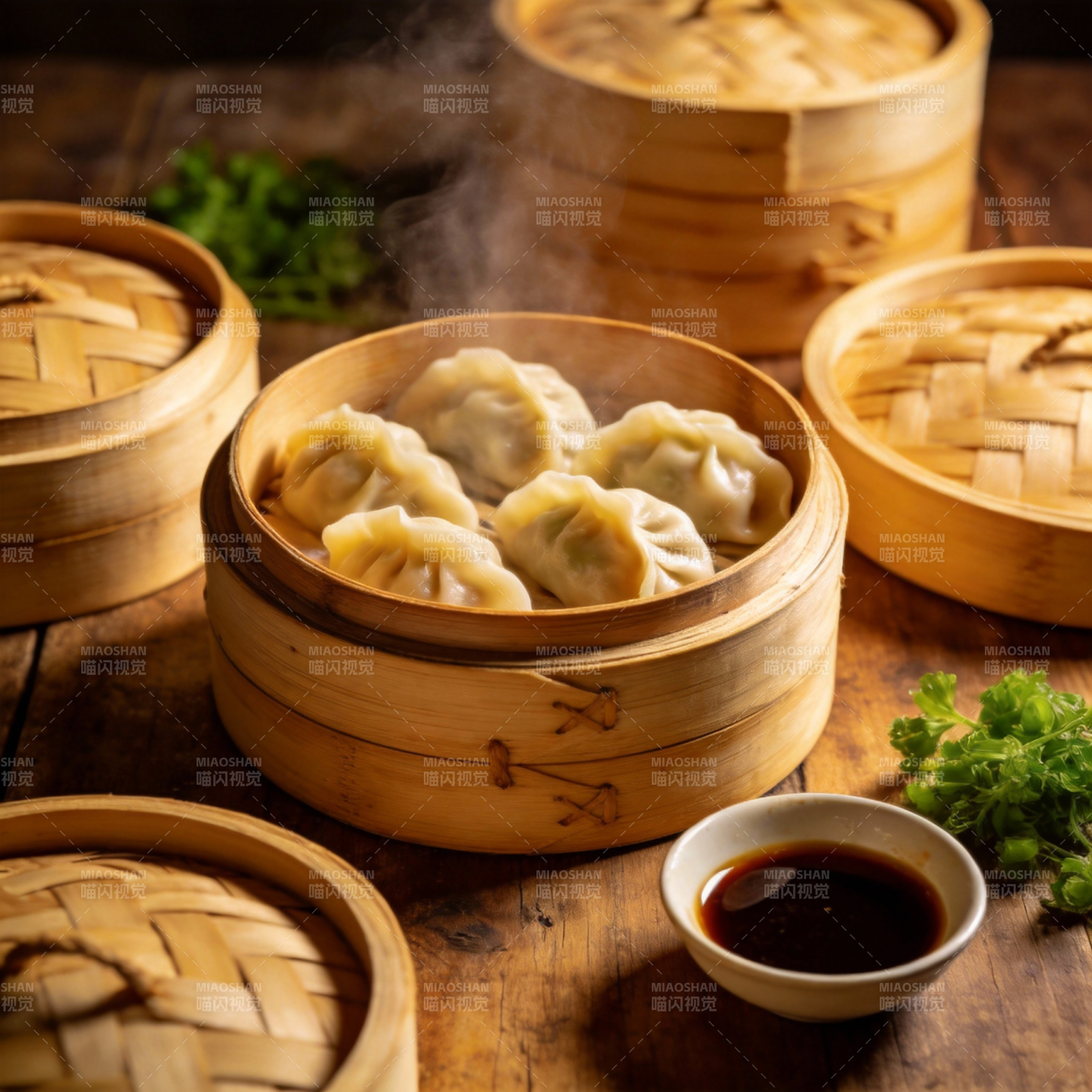 热腾腾的蒸饺图片