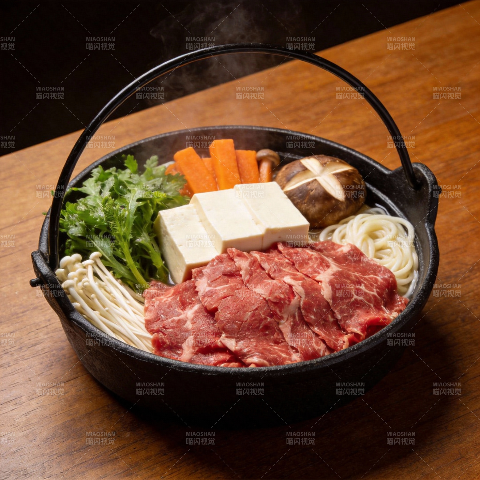 日式牛肉锅料理图片