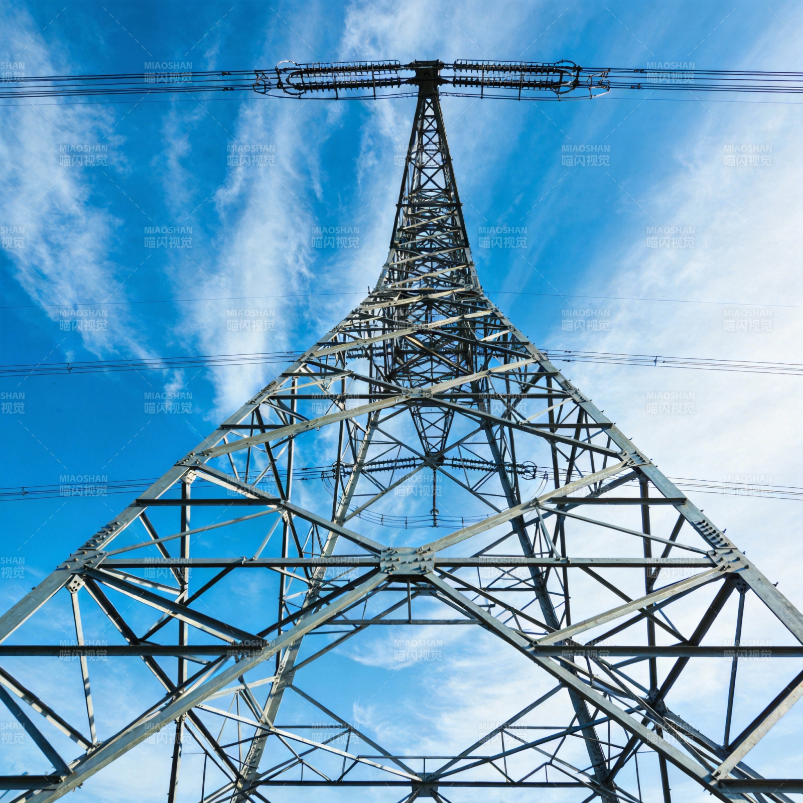 高压电塔仰视图图片