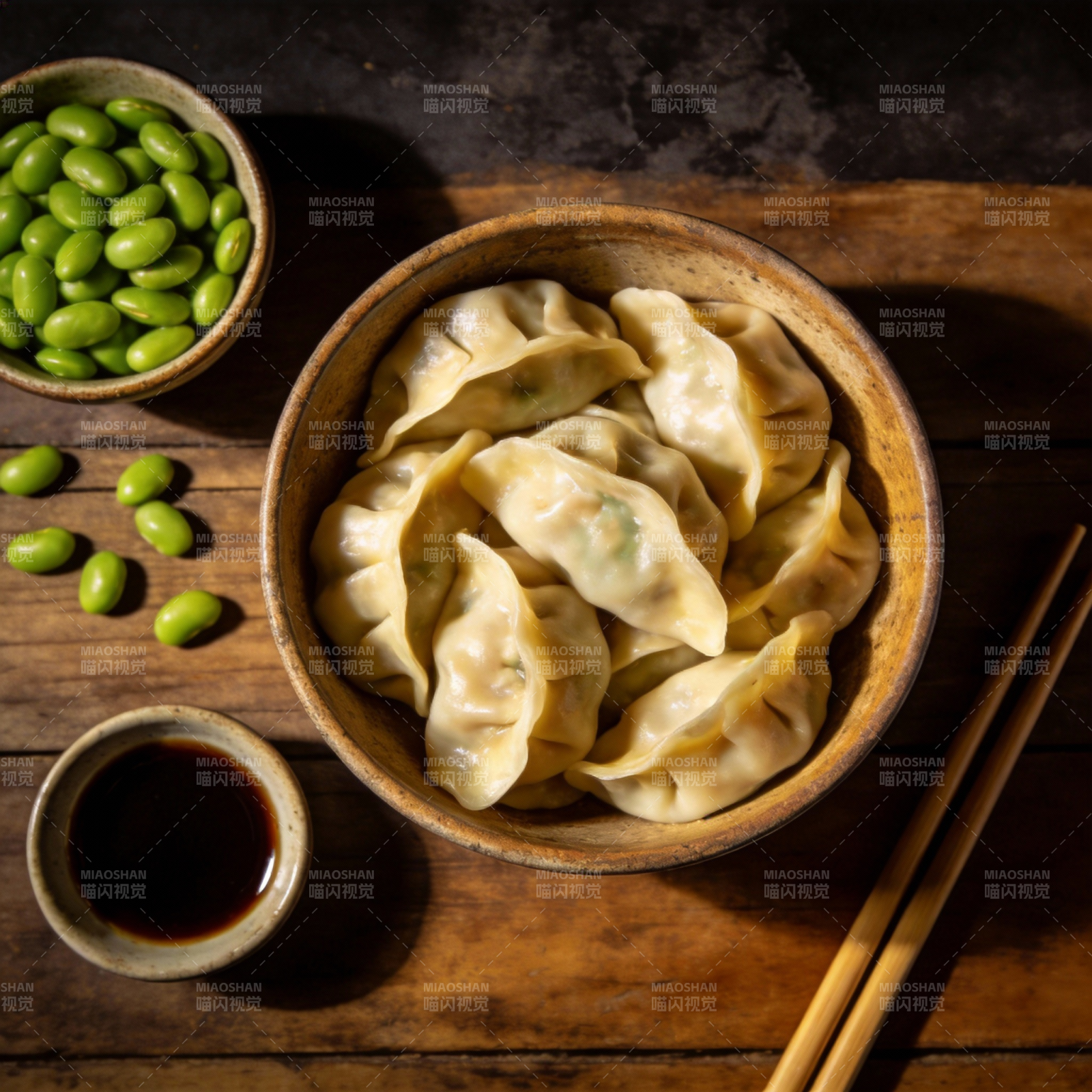 美味饺子配毛豆图片