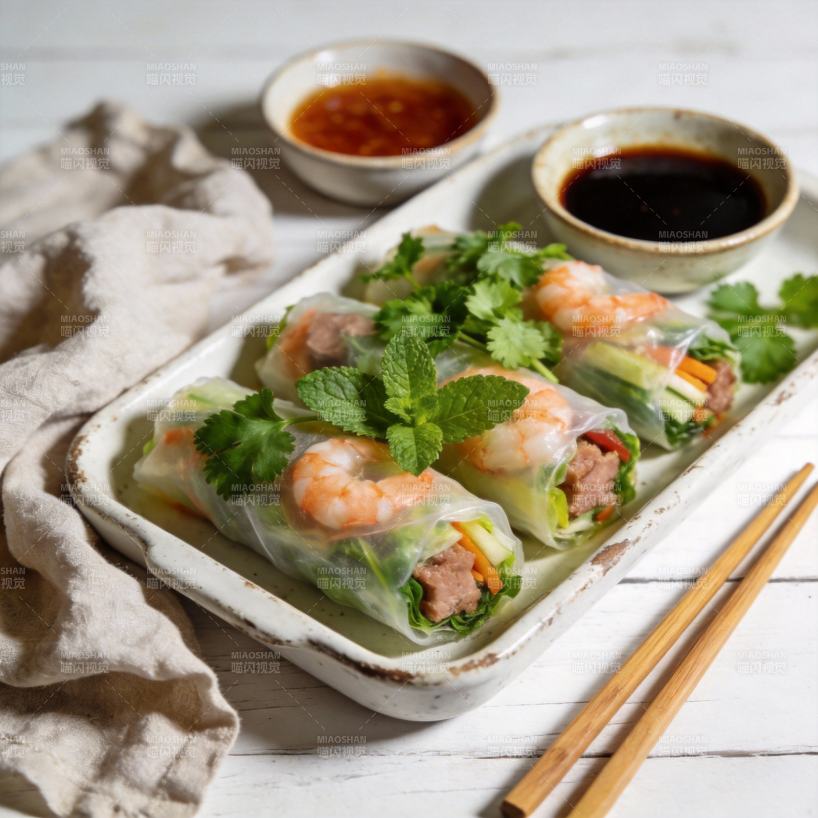 越南春卷配蘸酱图片