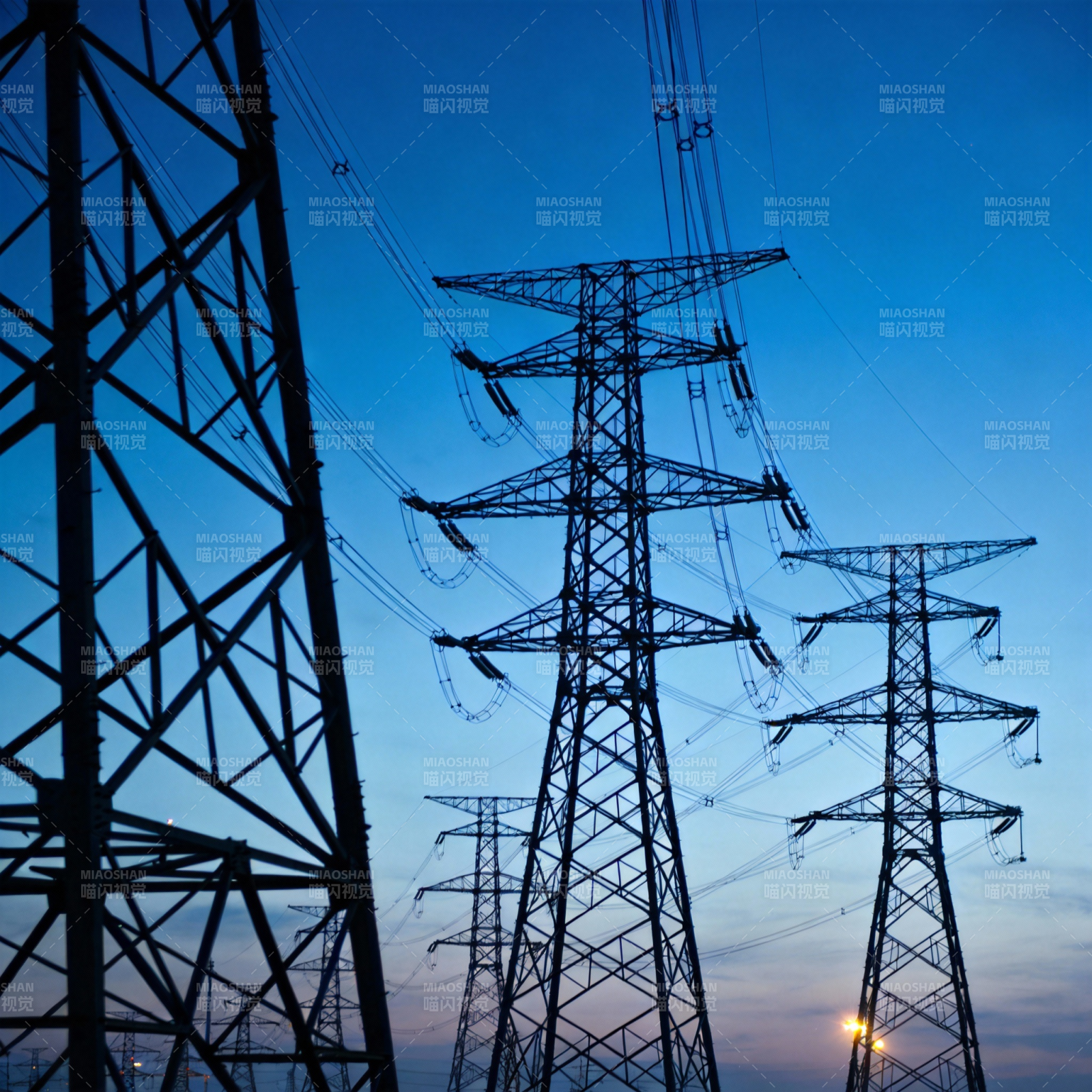 电力塔剪影图片