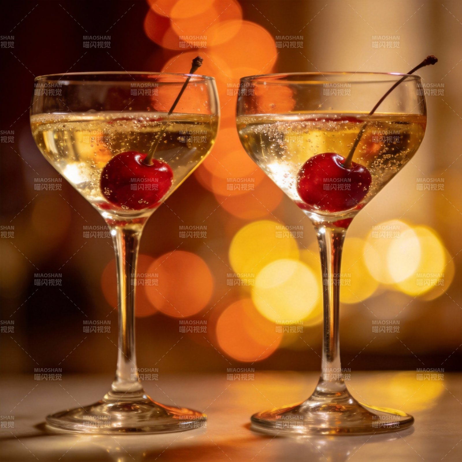 双杯樱桃鸡尾酒图片