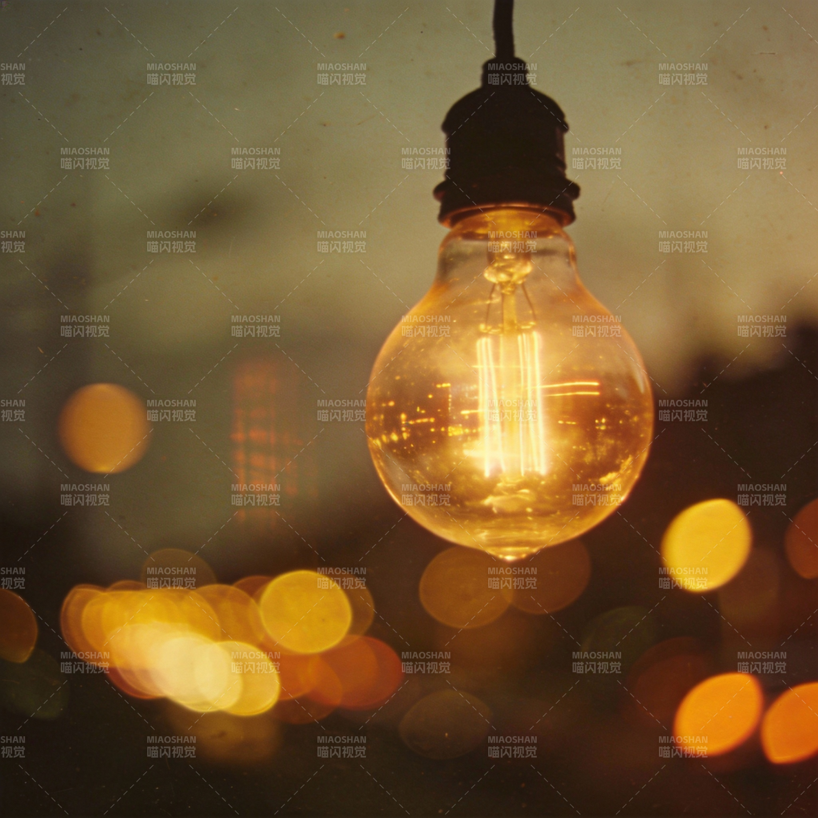 暖光灯泡夜景图片