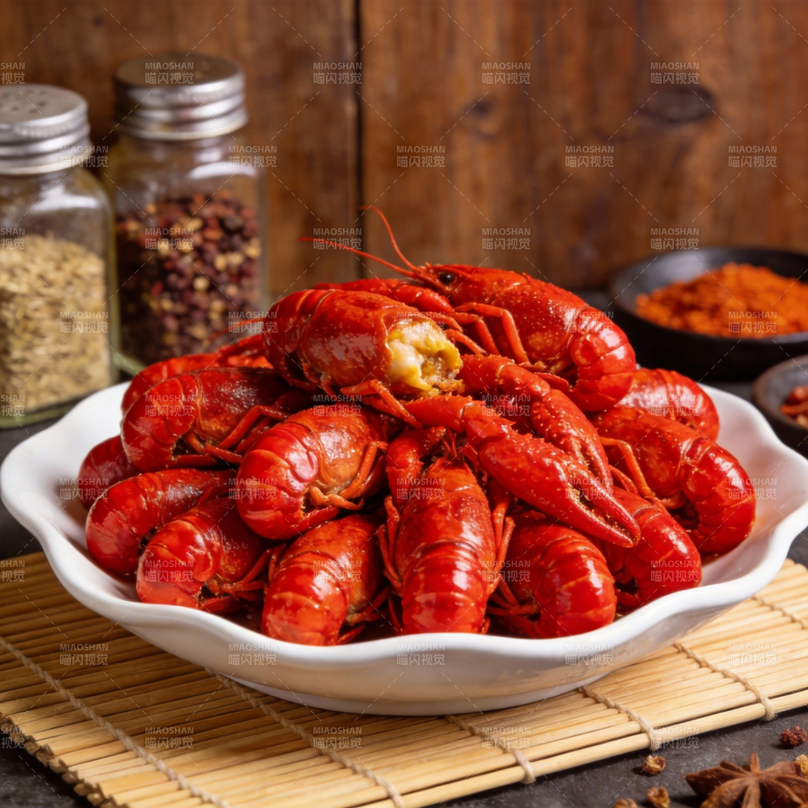 鲜红小龙虾盛宴图片
