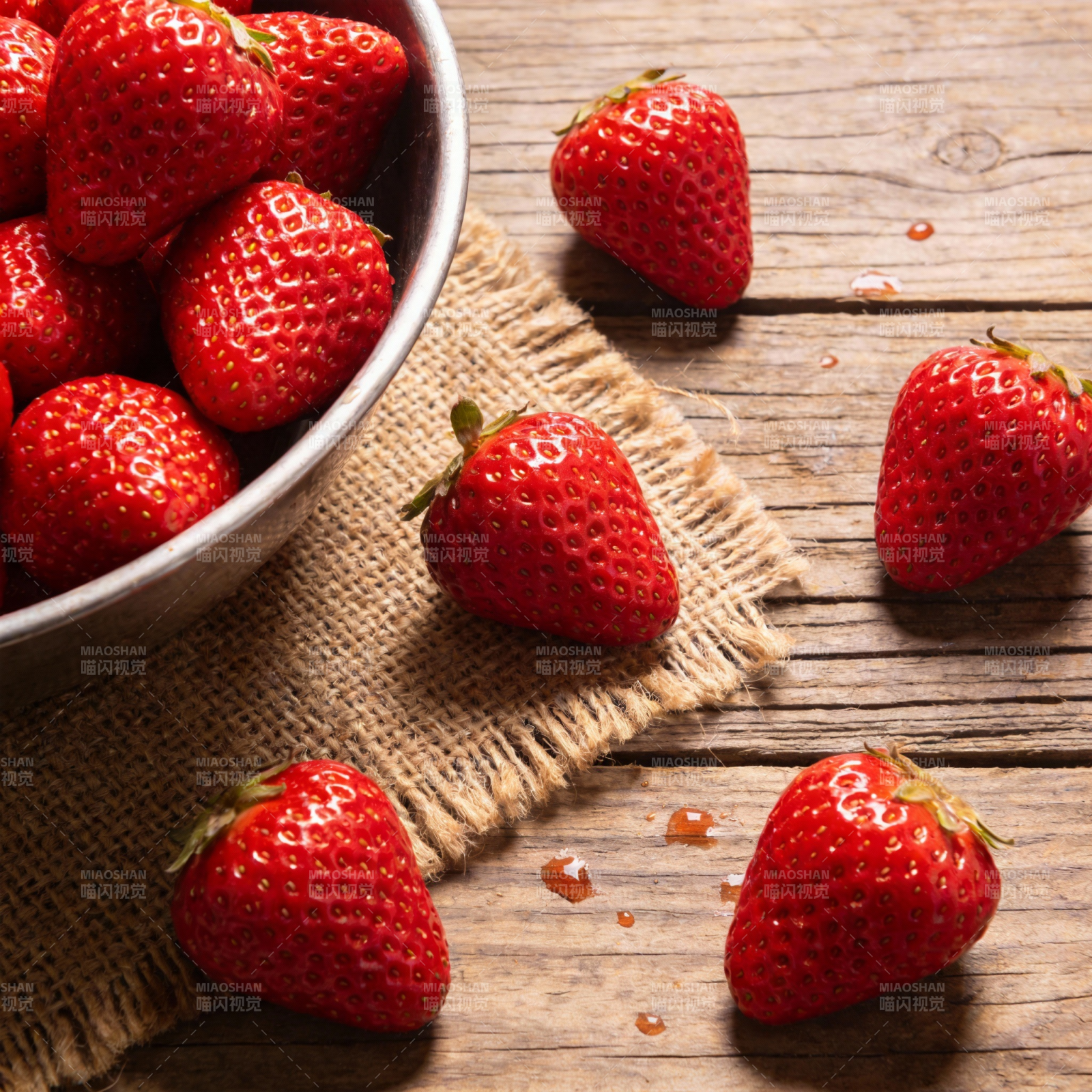 鲜红草莓诱人香图片