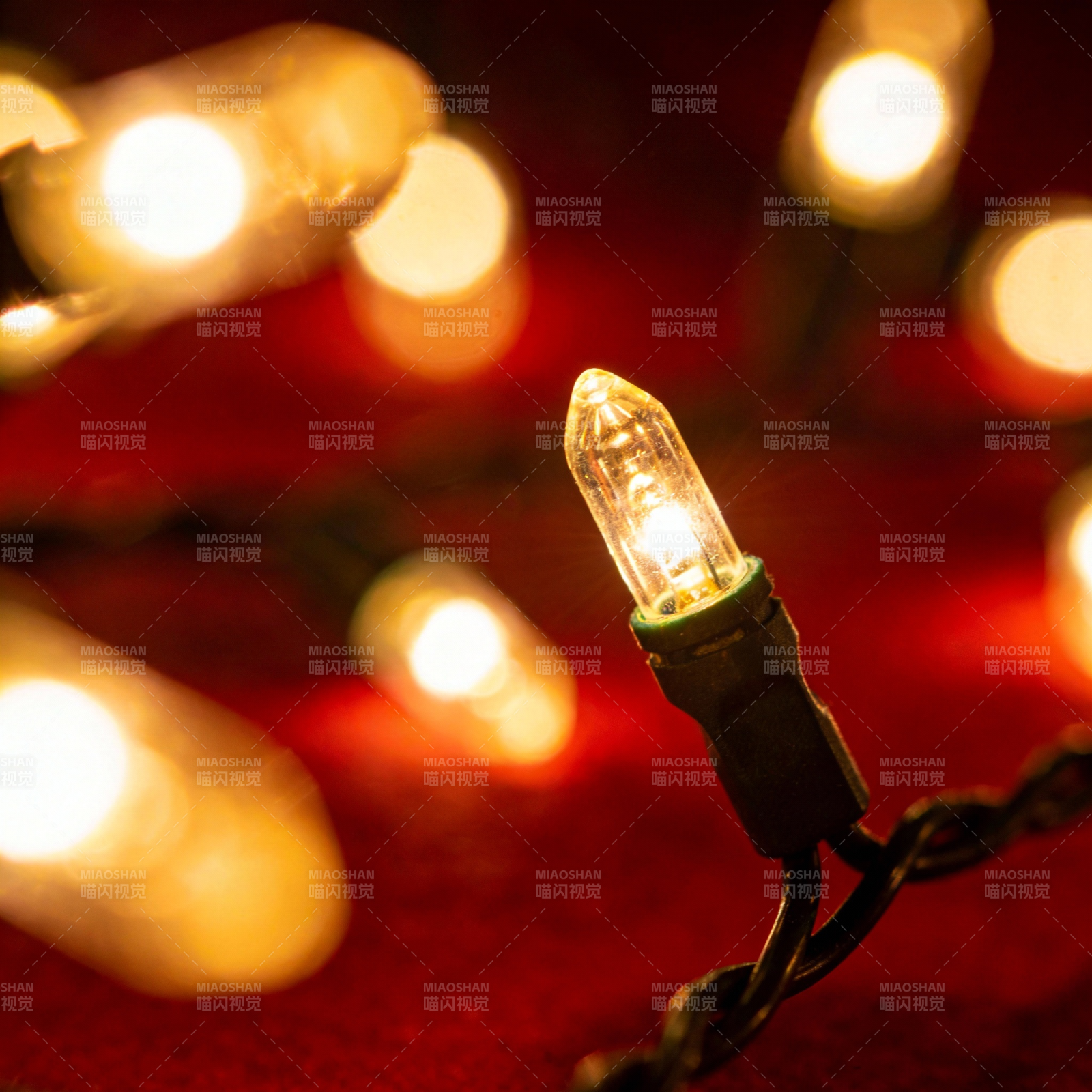 温暖的节日灯饰图片