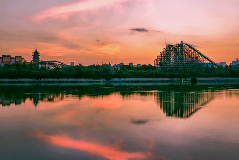 湖畔夕照映塔影（厦门）图片