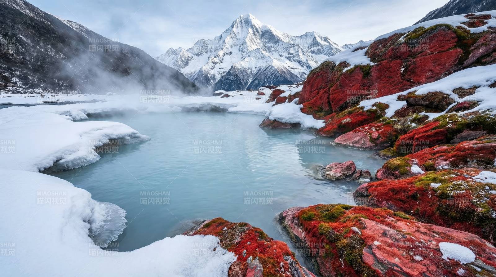 雪山冰湖红岩图片