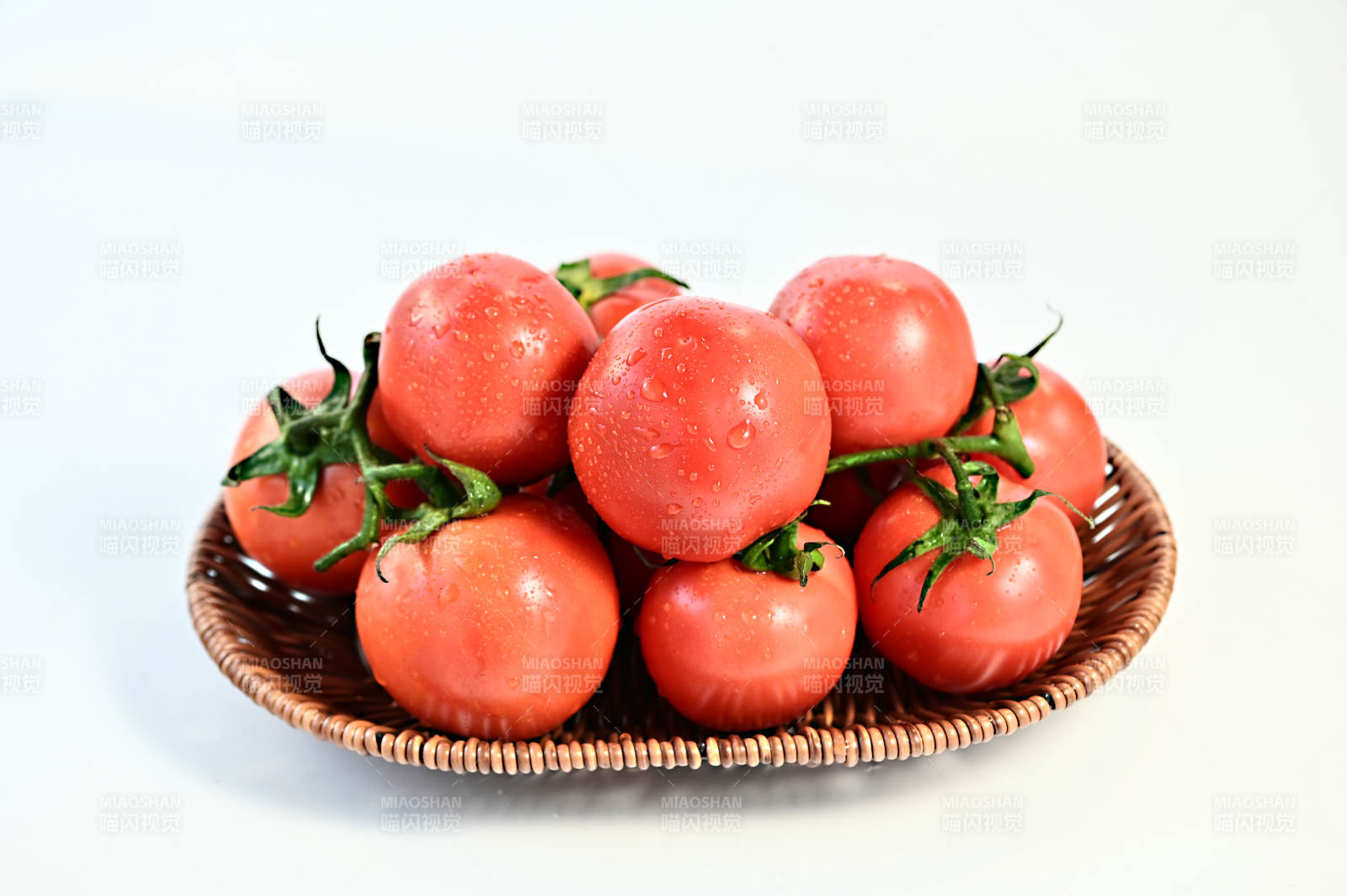 新鲜红润多汁健康营养美味水果番茄特写图片