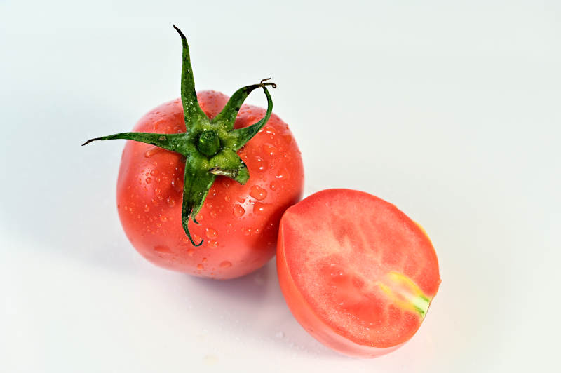 新鲜红润多汁健康营养美味水果番茄特写图片