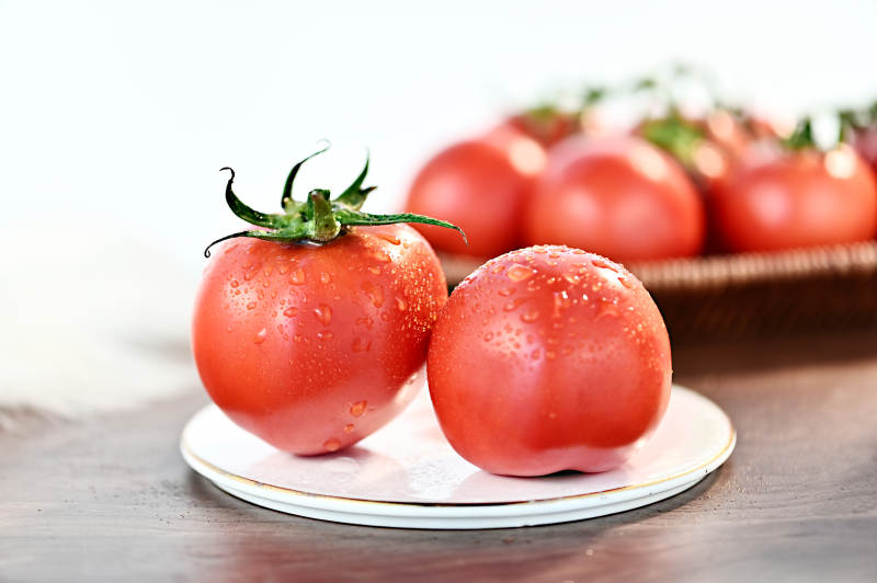 新鲜红润多汁健康营养美味水果番茄特写图片