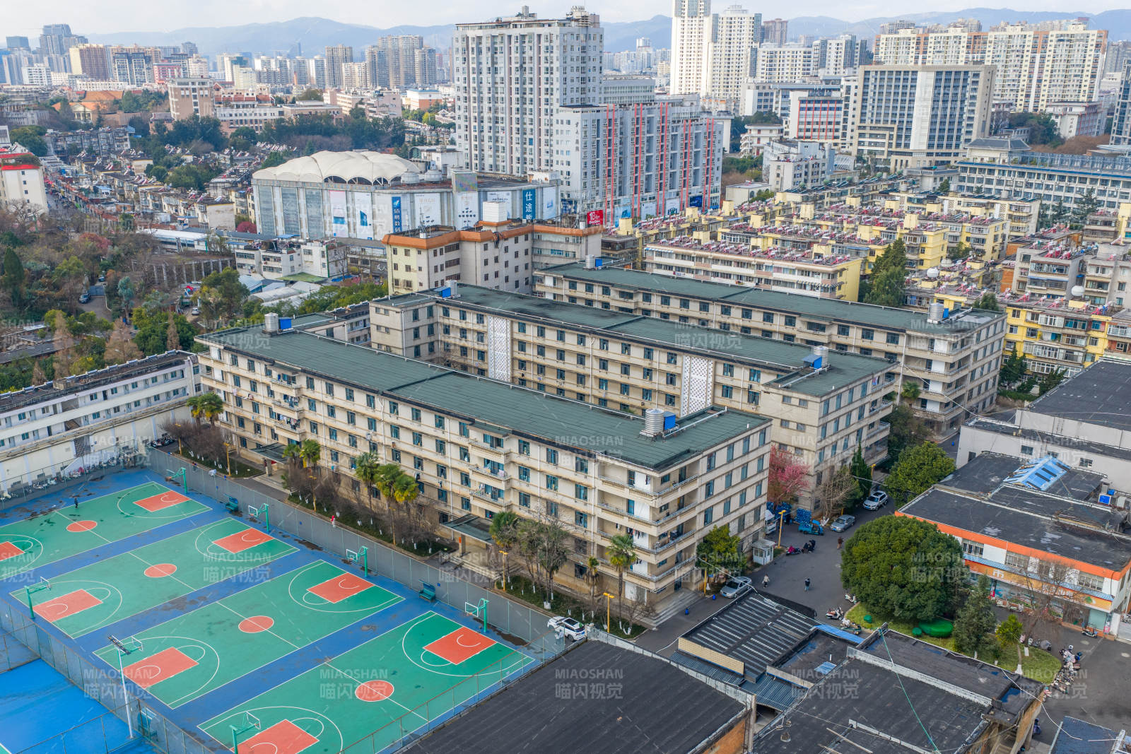 云南大学东二院城市校园俯瞰图图片