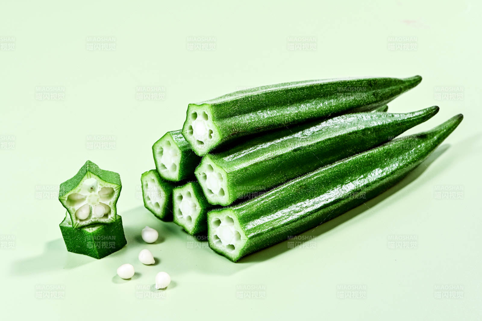 绿色新鲜蔬菜秋葵特写图片