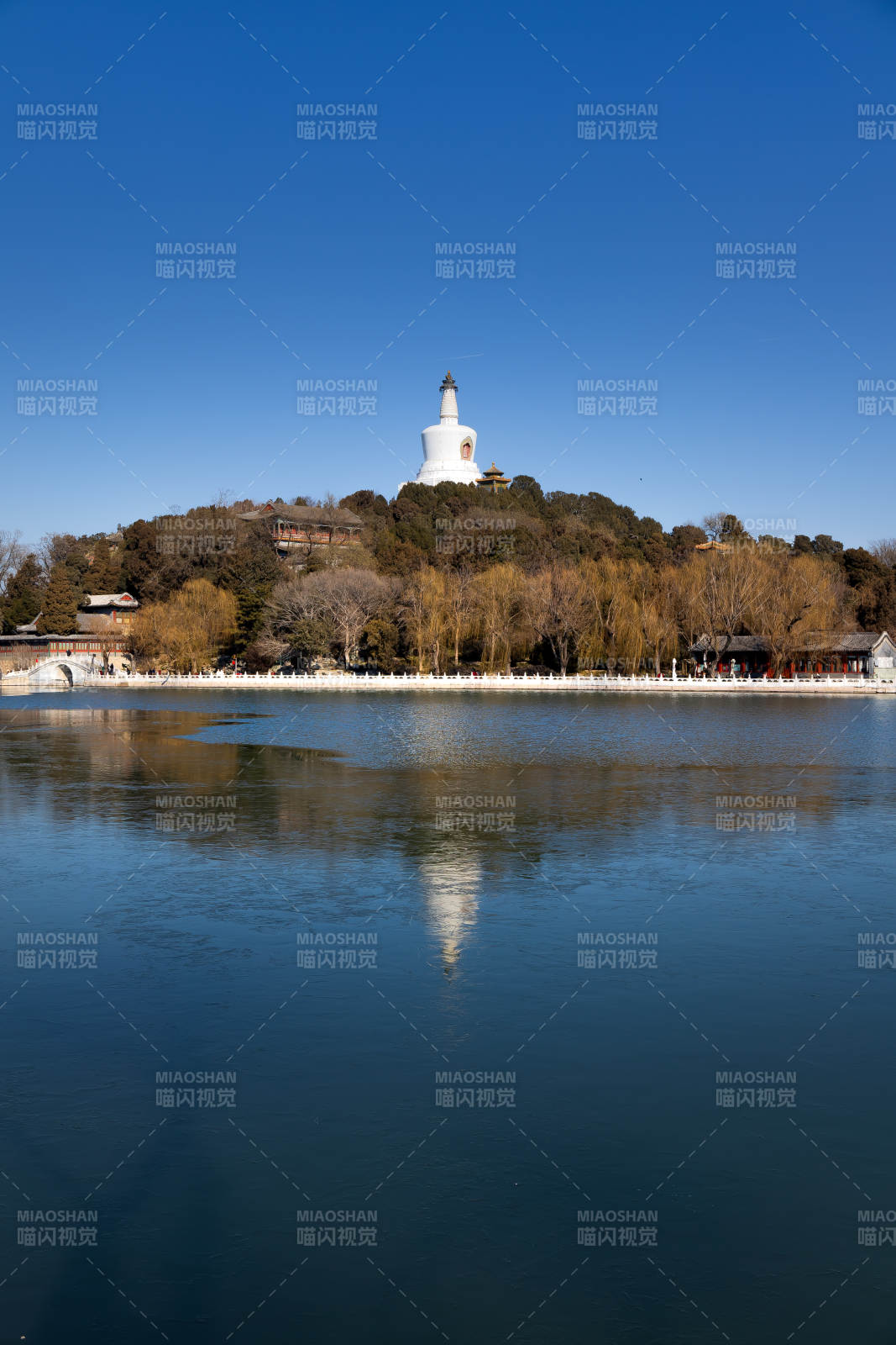 白塔映湖光 北海公园图片