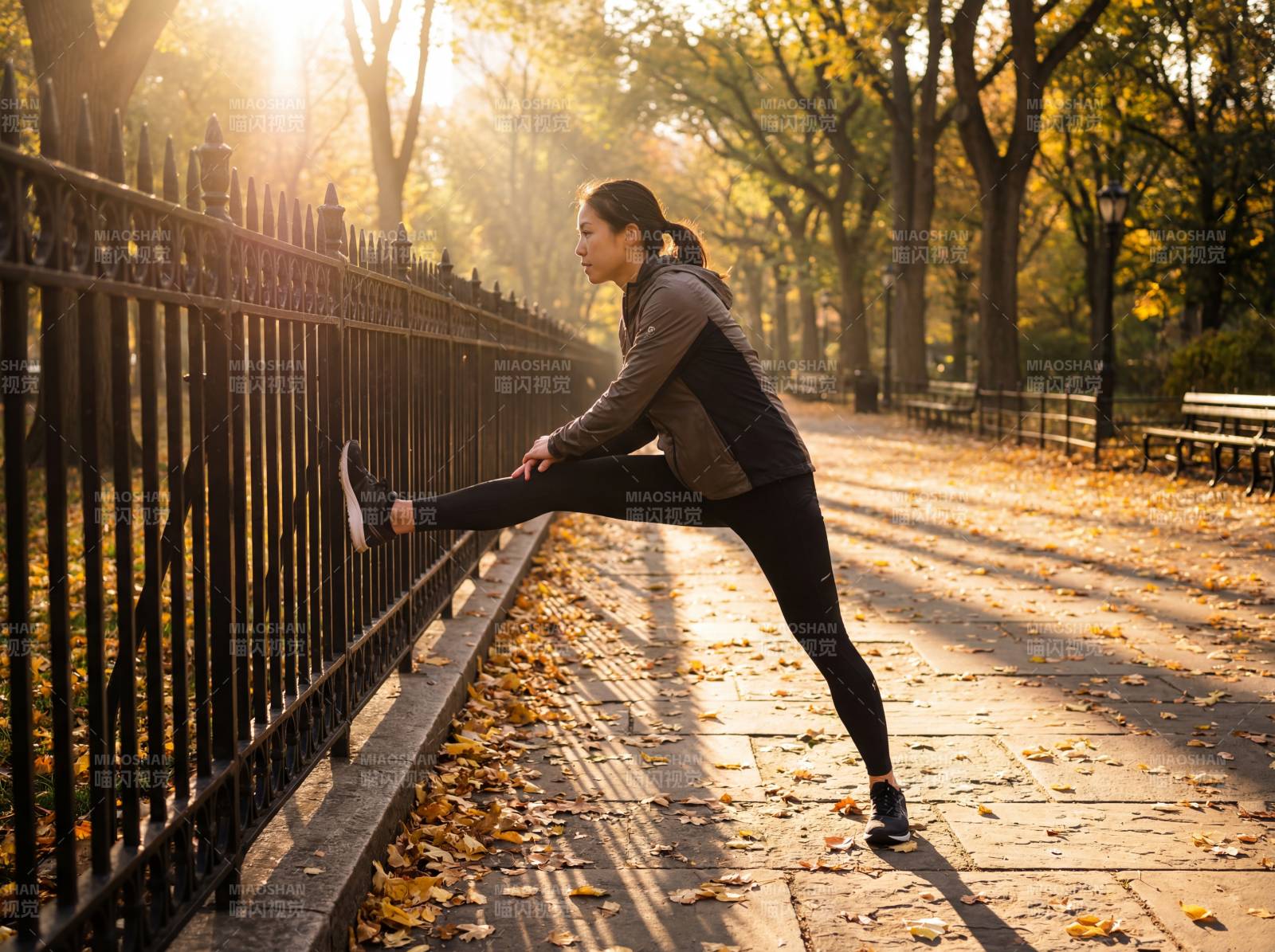 晨跑前的拉伸图片