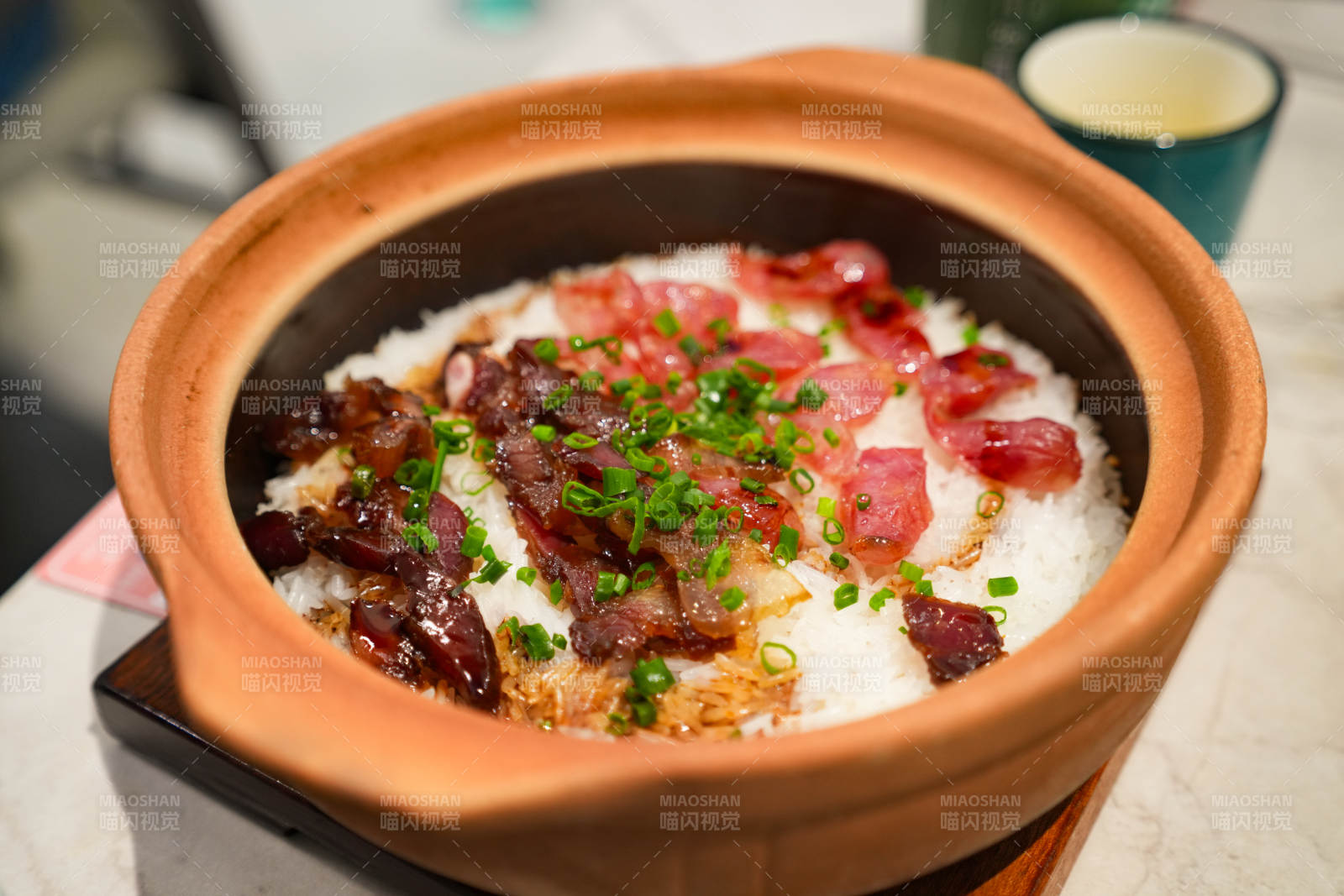 腊味煲仔饭图片