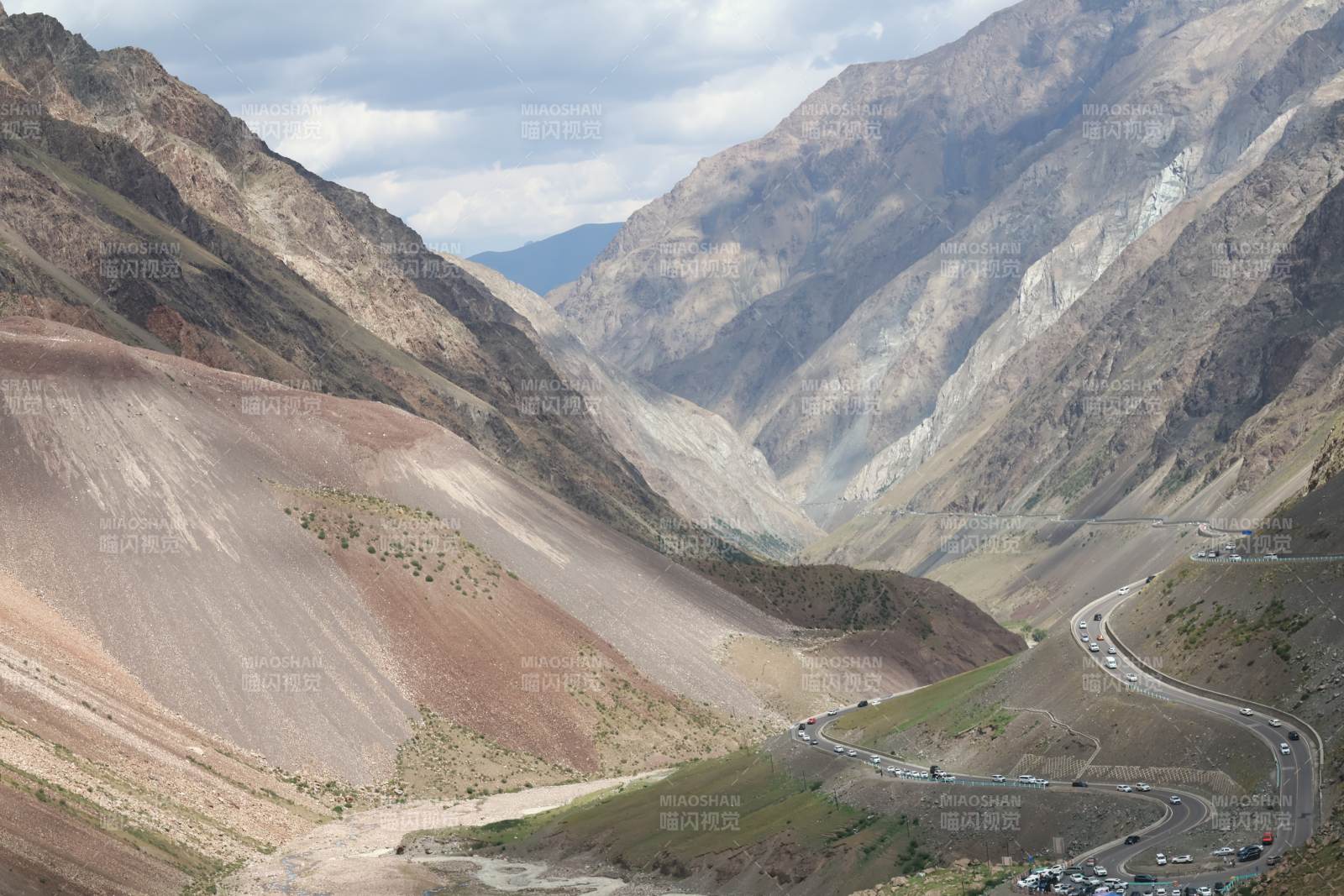 独库公路峡谷风光图片