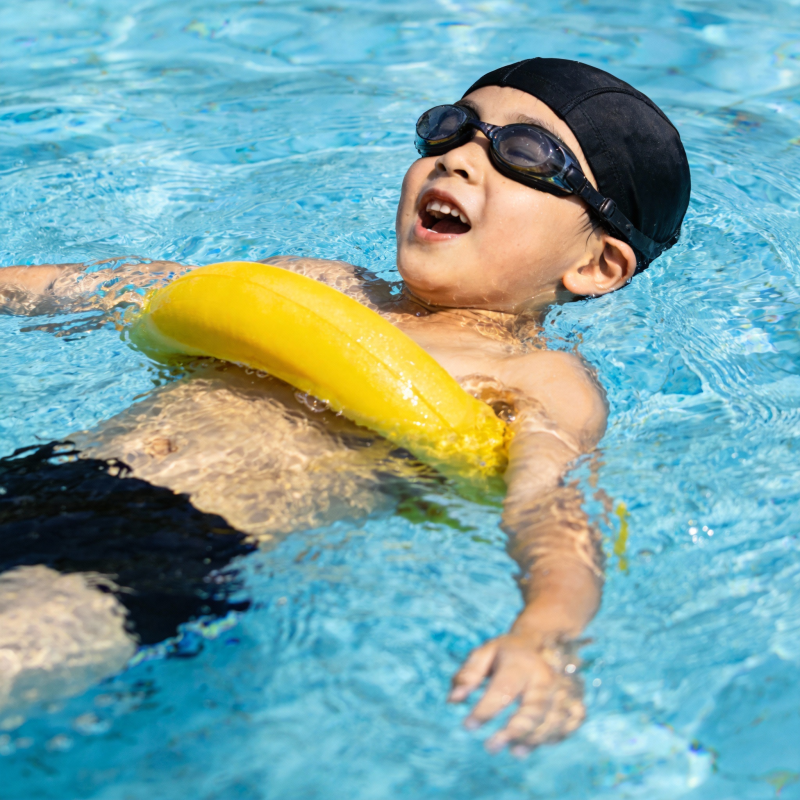 快乐游泳小宝贝图片