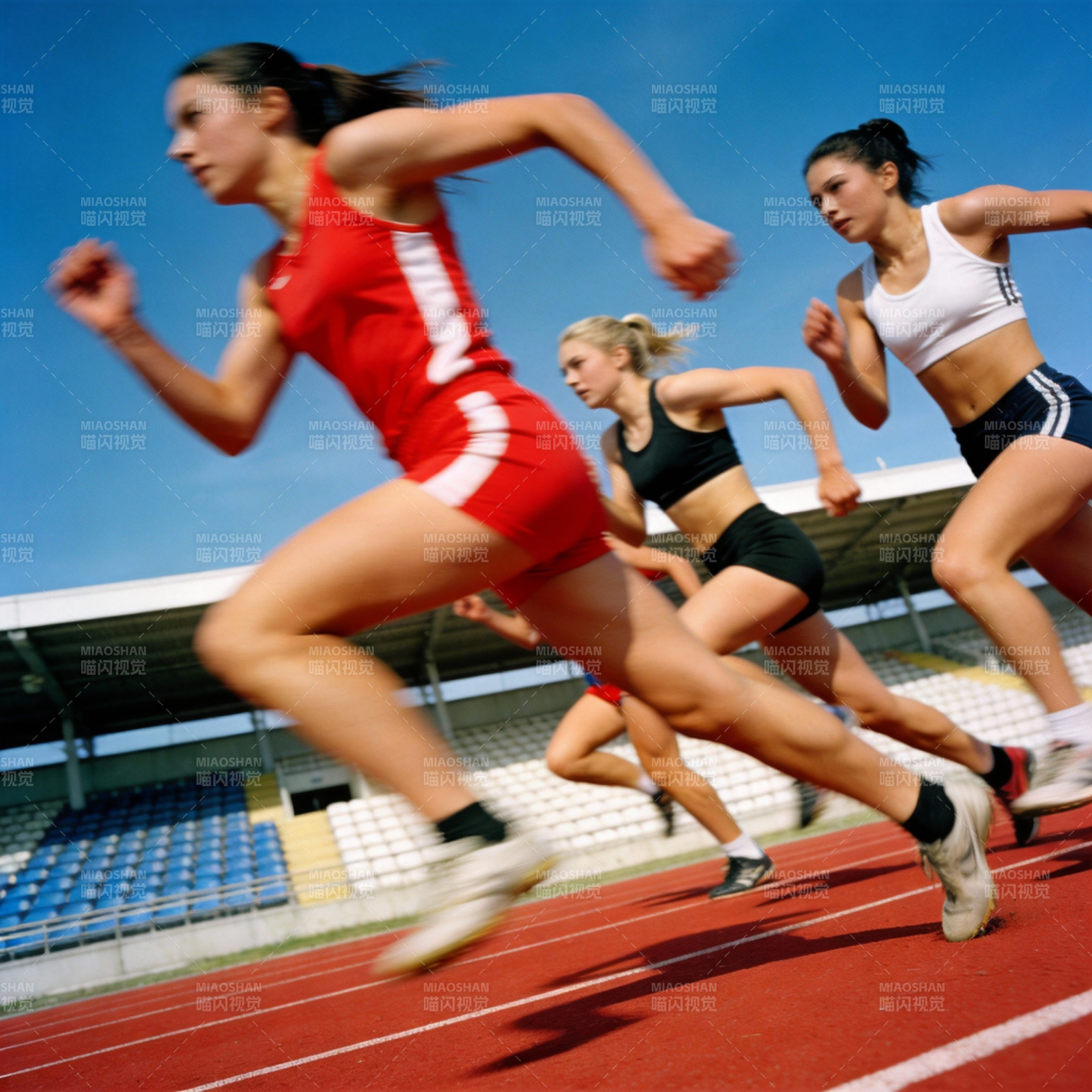 田径赛跑瞬间图片