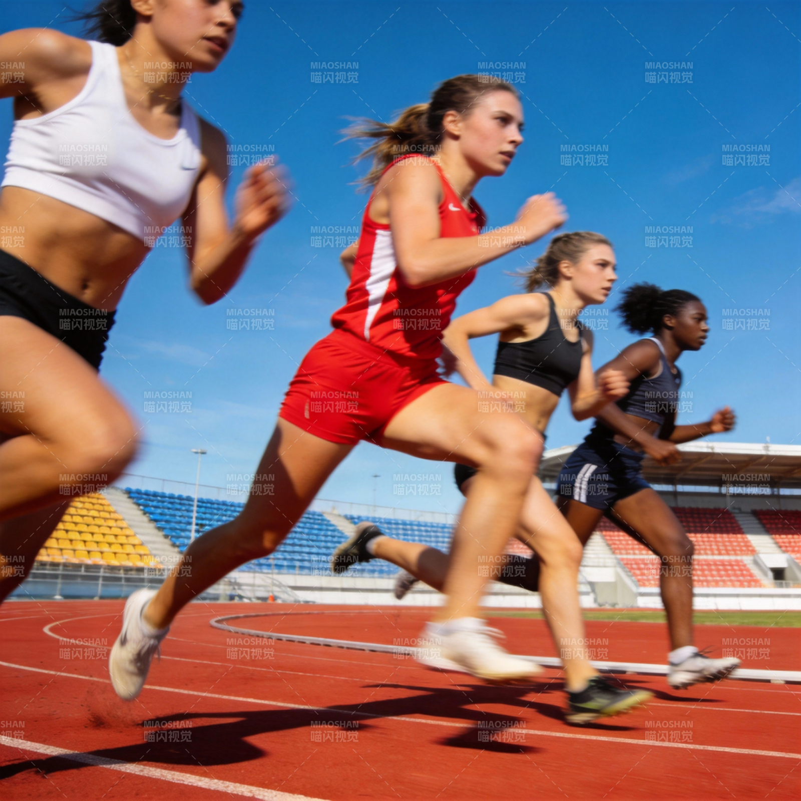 女子短跑激烈角逐图片