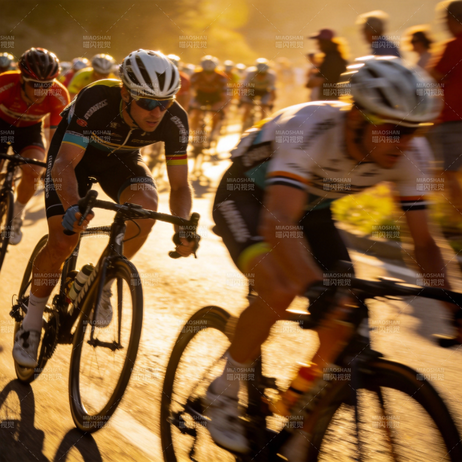 骑行竞速瞬间图片