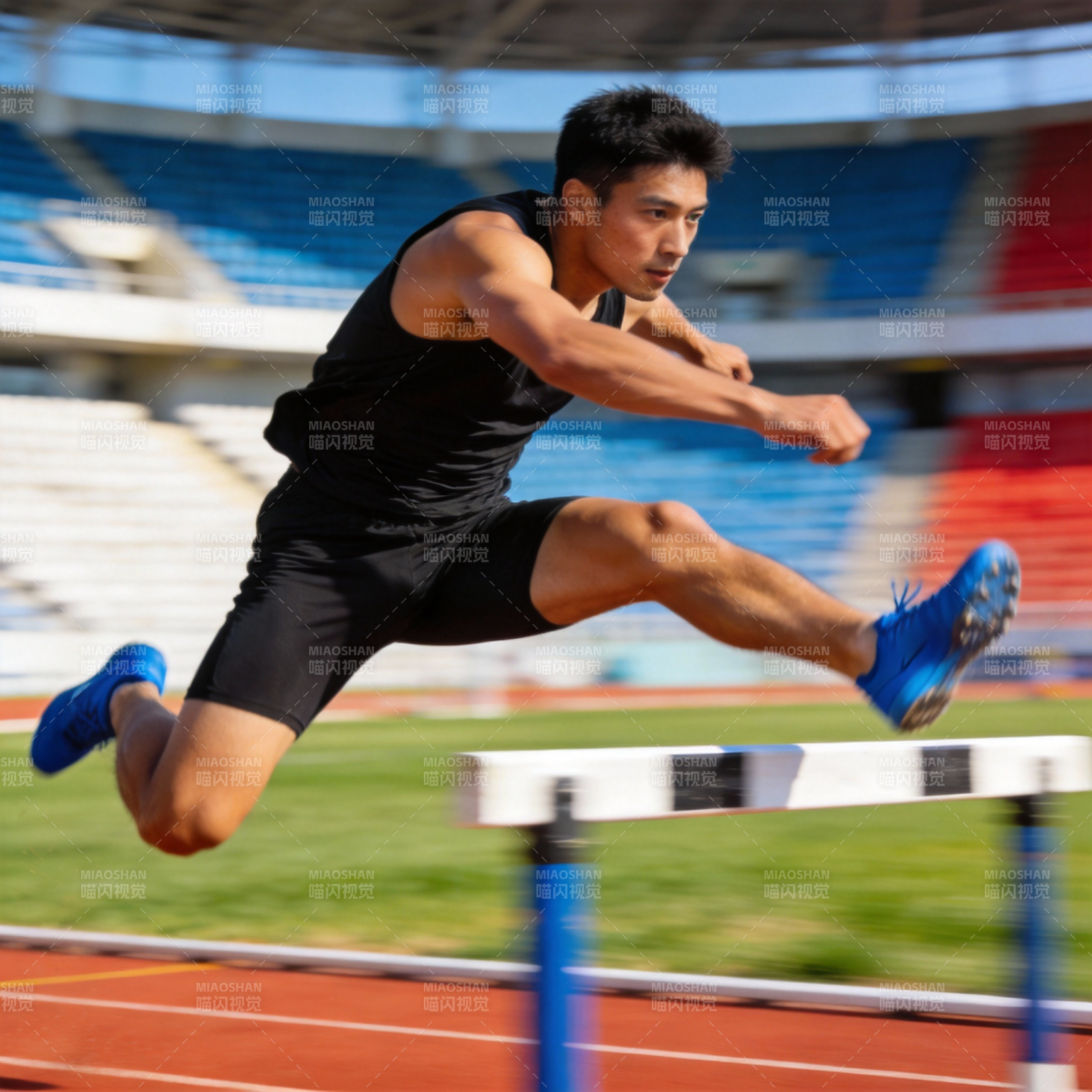 跨栏运动员跃过障碍图片
