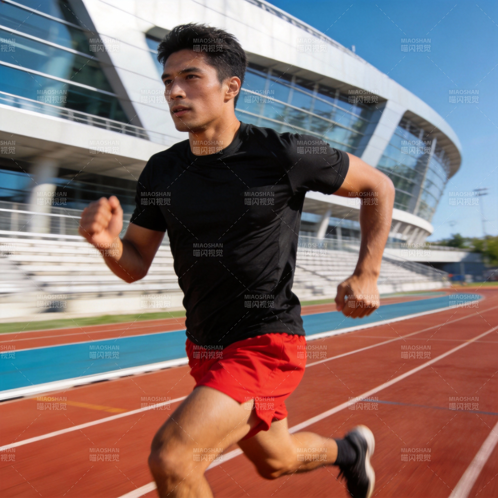 赛道上的奔跑者图片