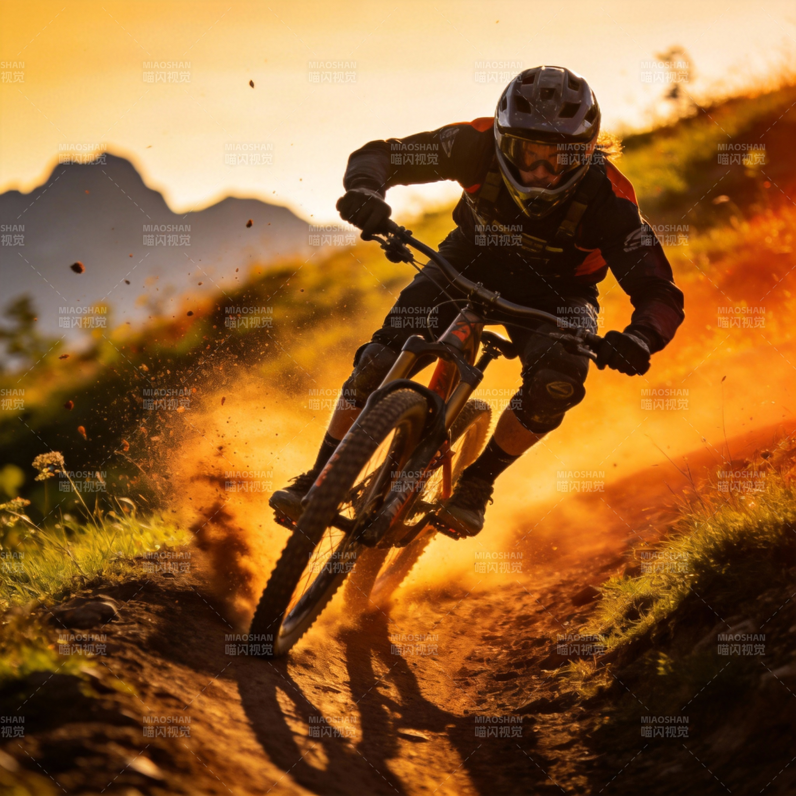 山地骑行 夕阳飞驰图片