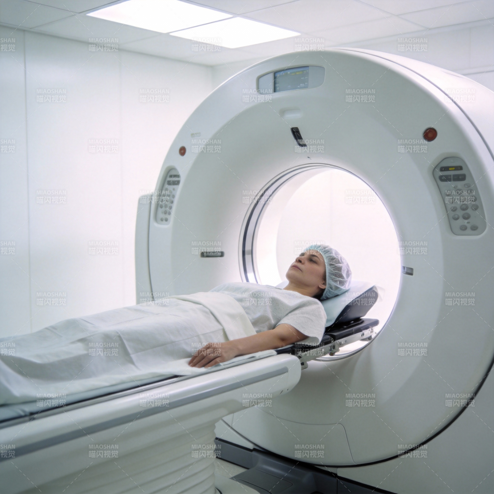 CT扫描检查中图片