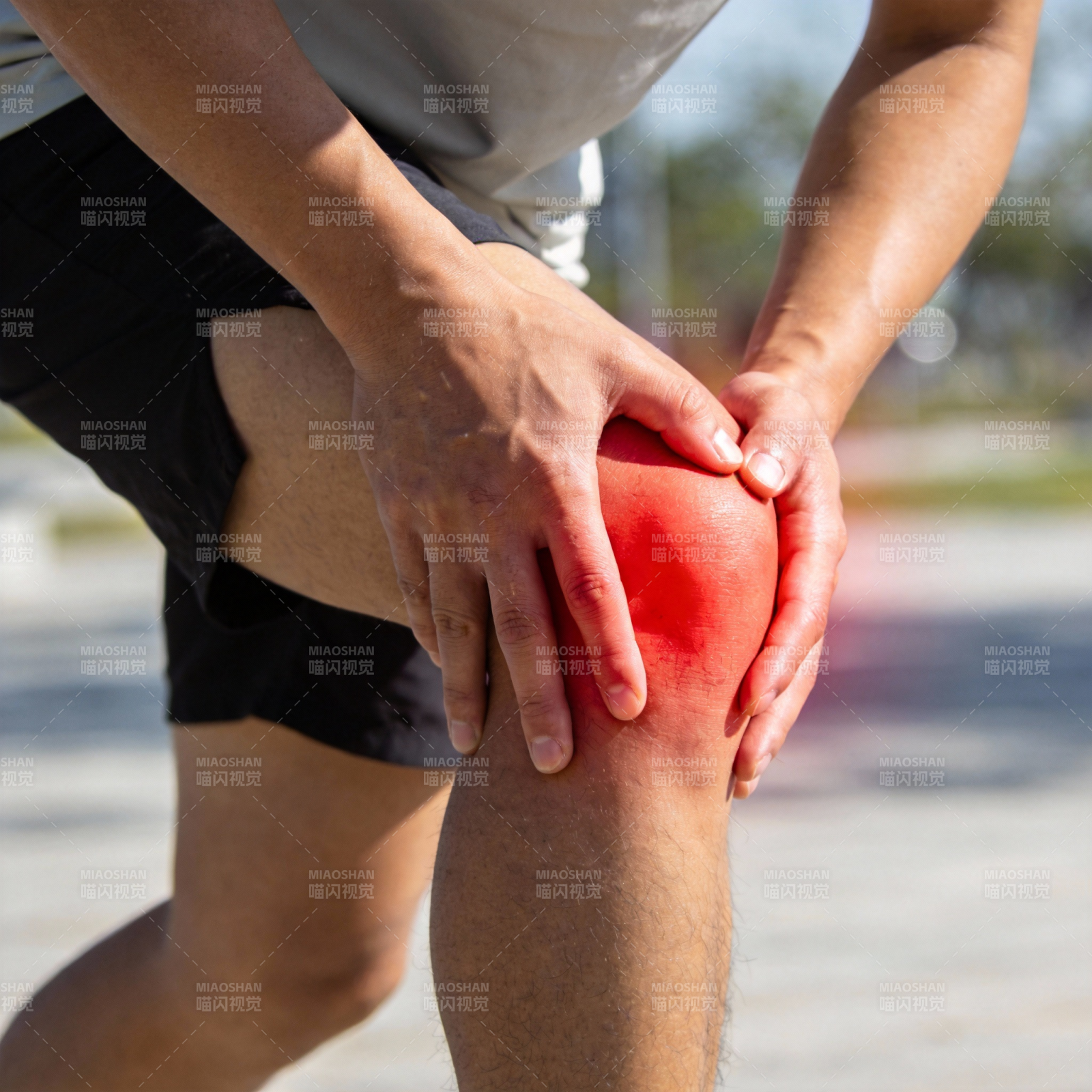 膝盖疼痛困扰运动者图片