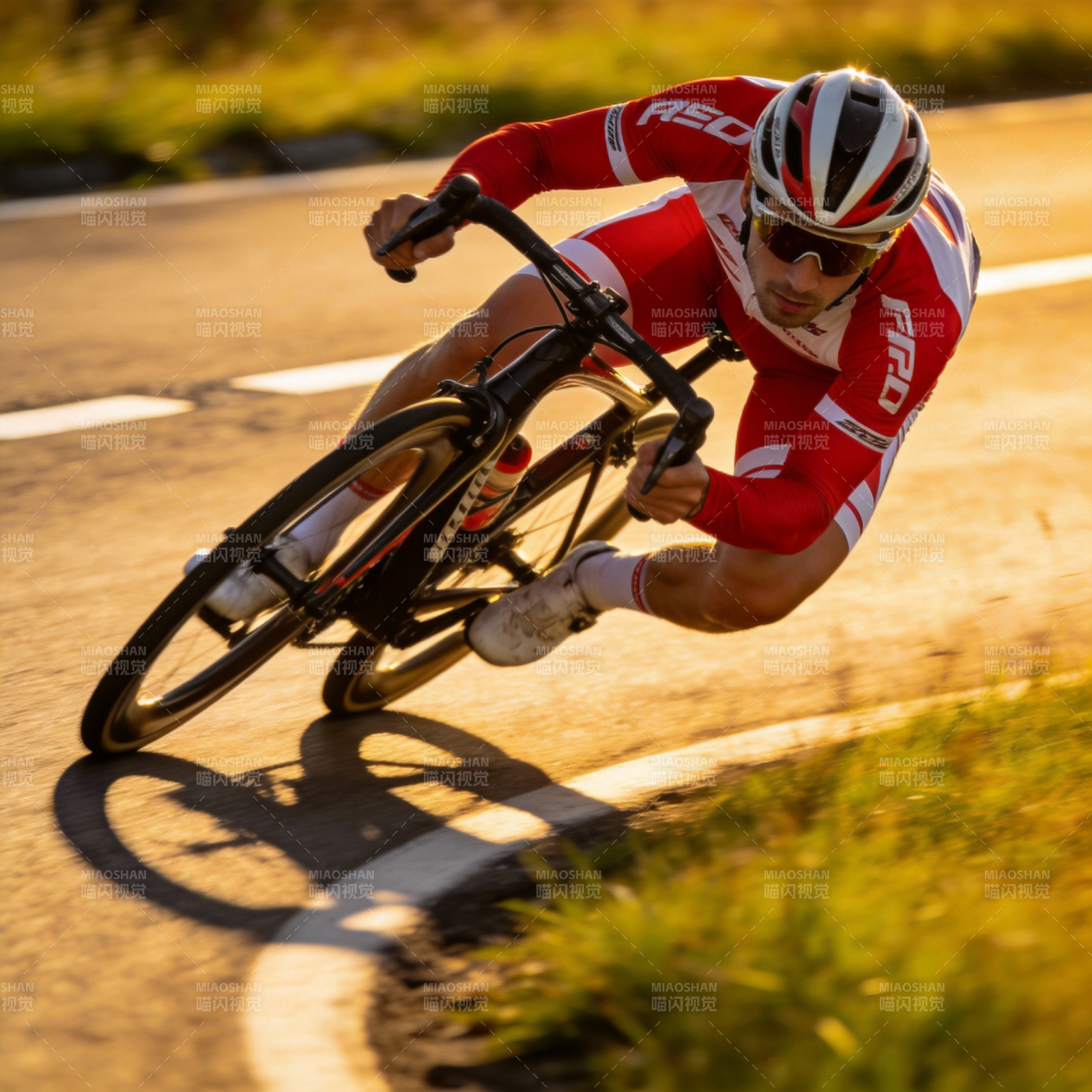 疾驰的骑行者图片