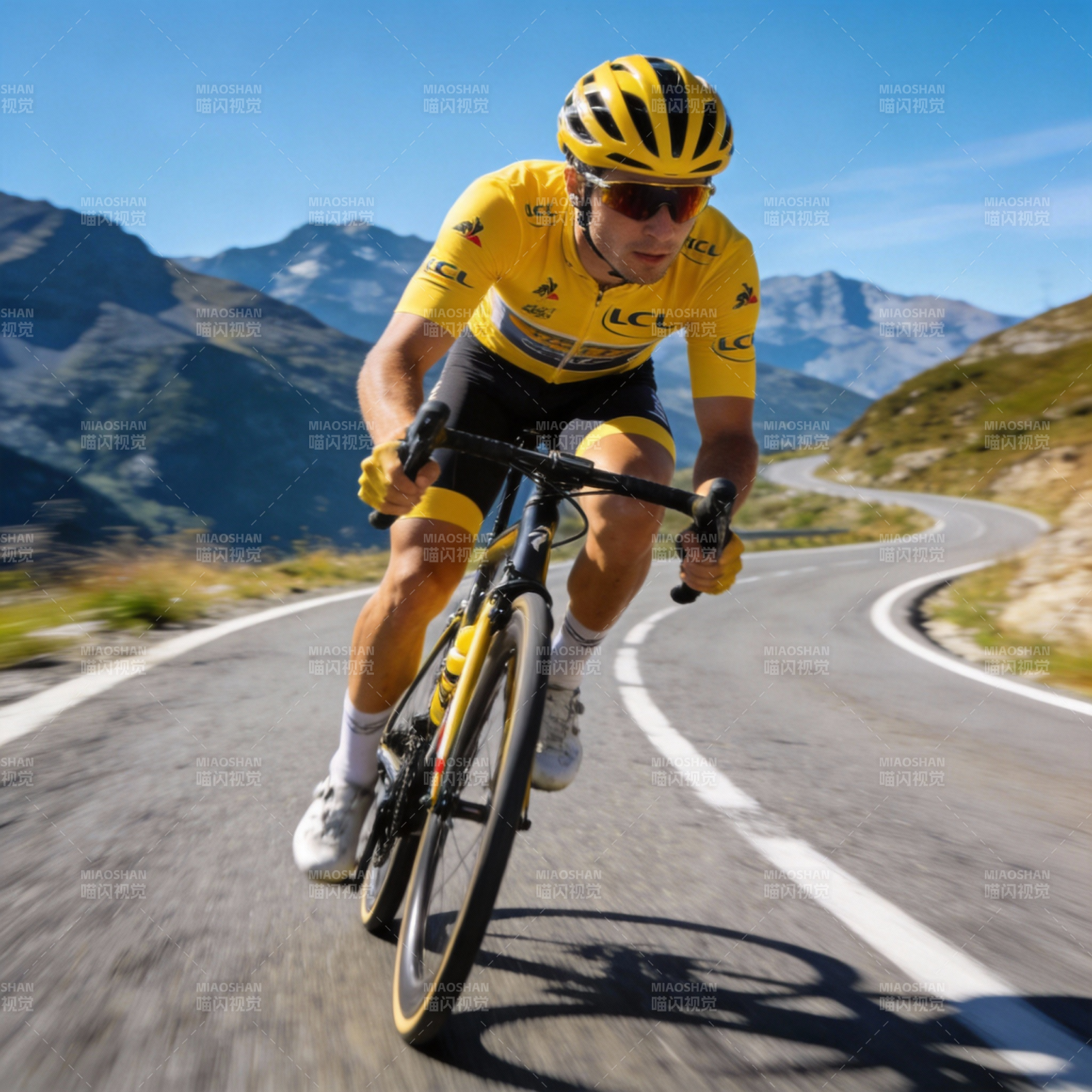 黄衫骑手山道疾驰图片