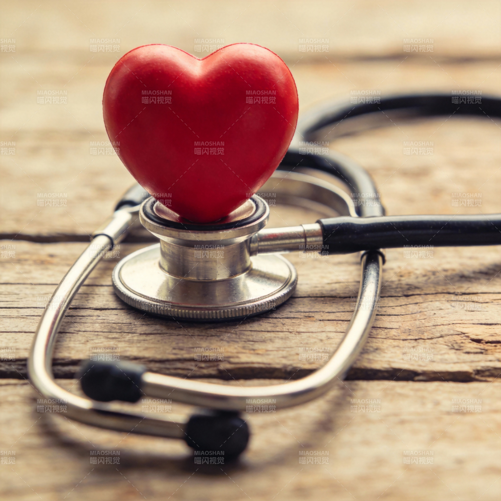 心与听诊器图片