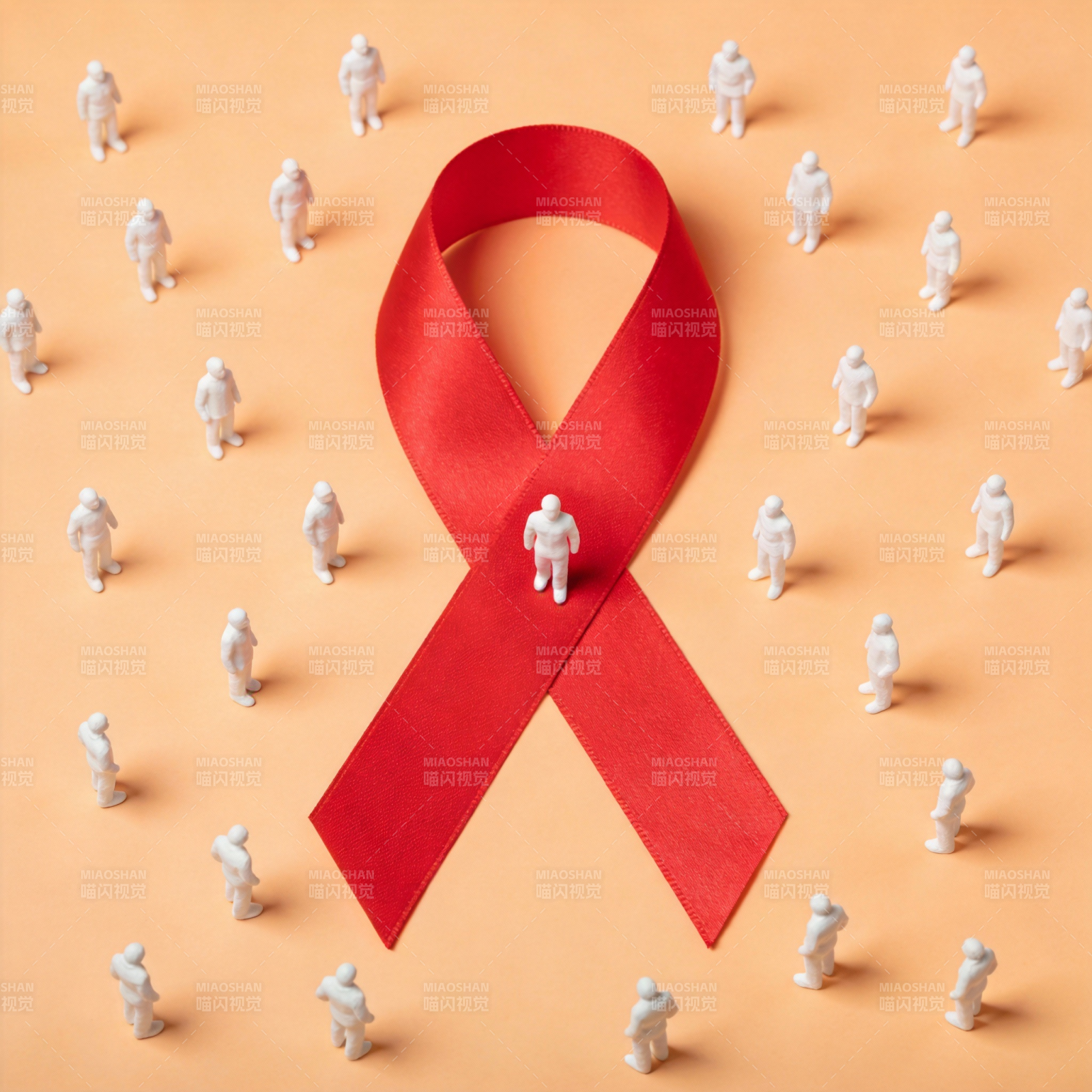 红丝带与人群图片