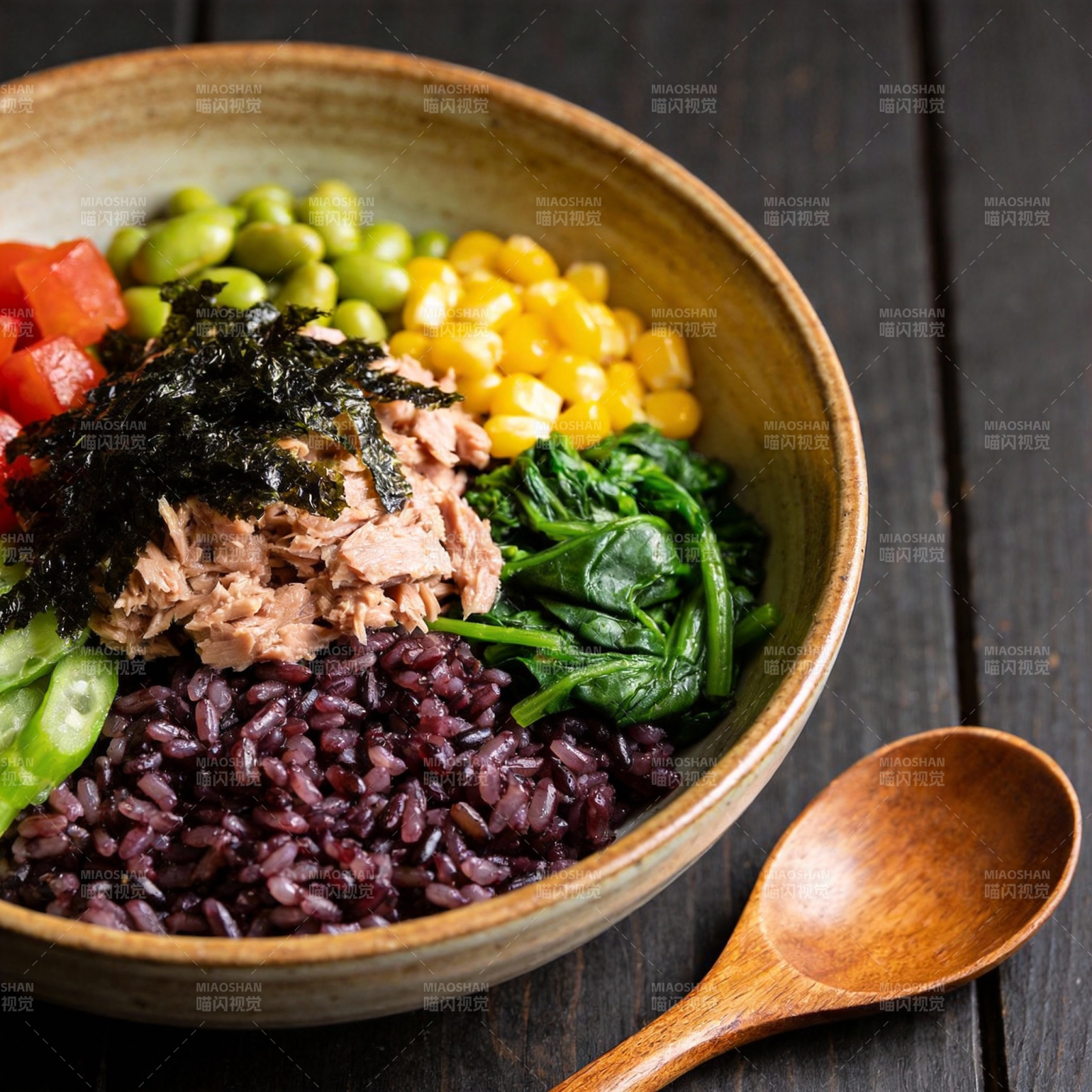 紫米拌饭配蔬菜图片