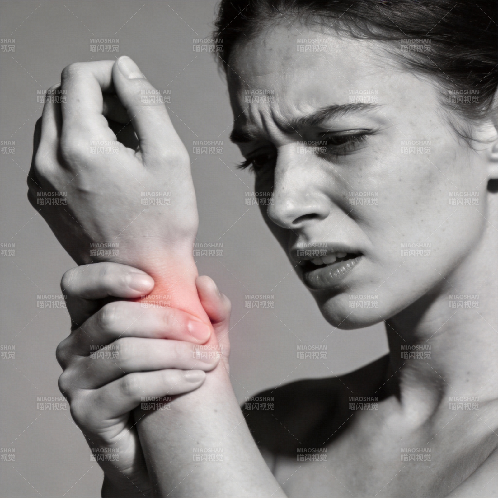 手腕疼痛困扰图片