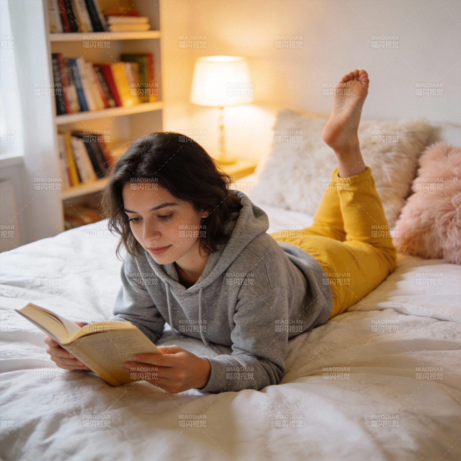 床头阅读时光图片