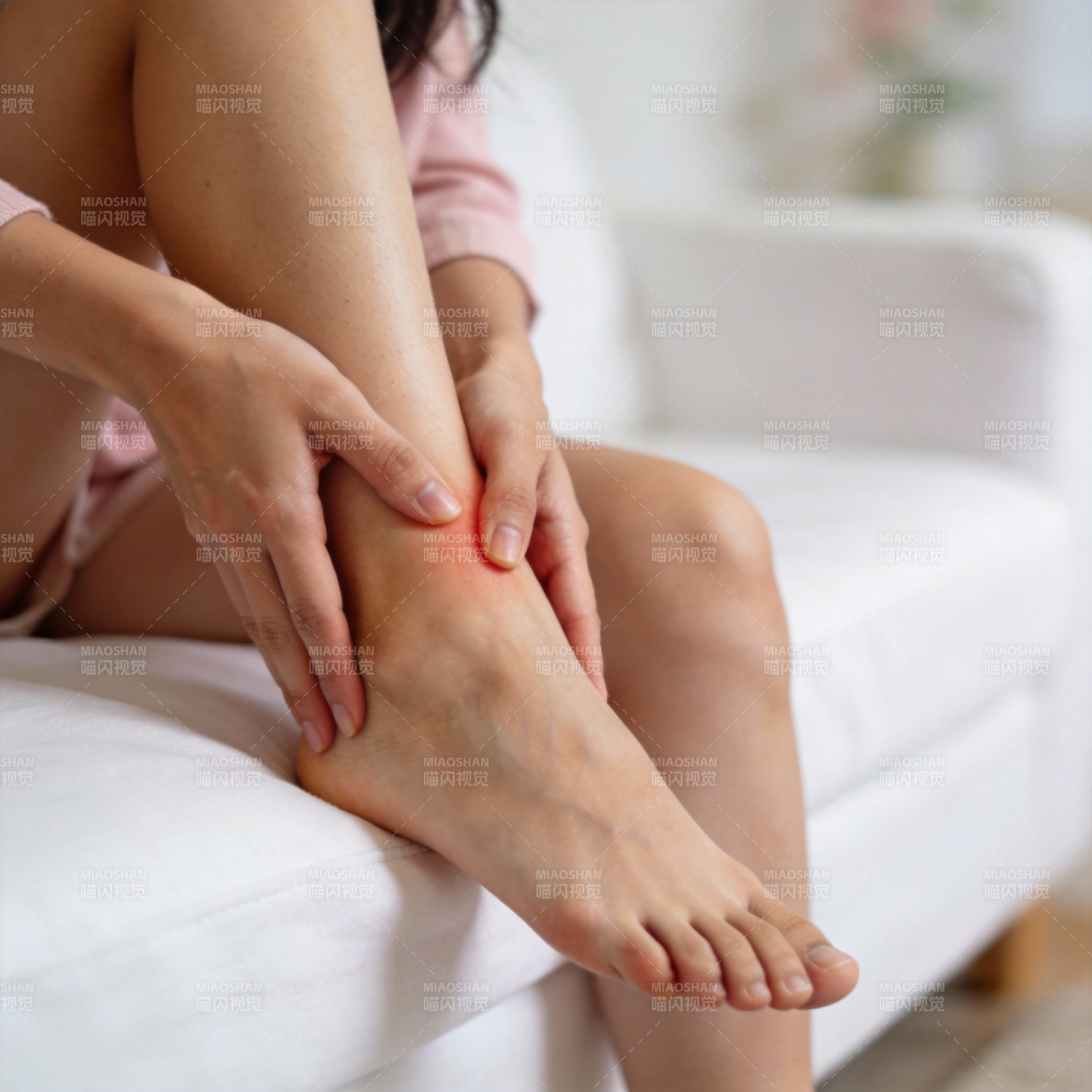 脚踝疼痛困扰图片