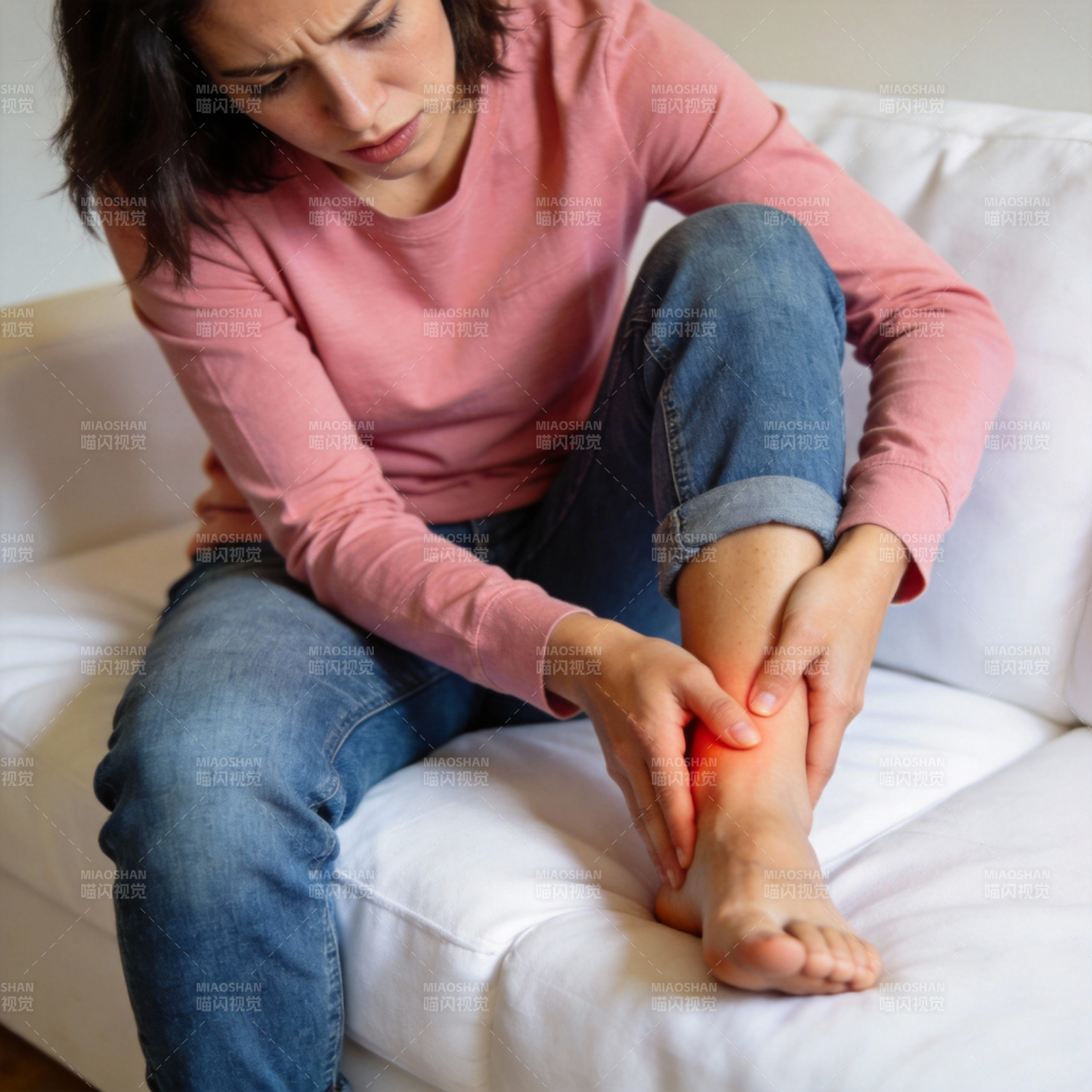 脚踝疼痛困扰图片