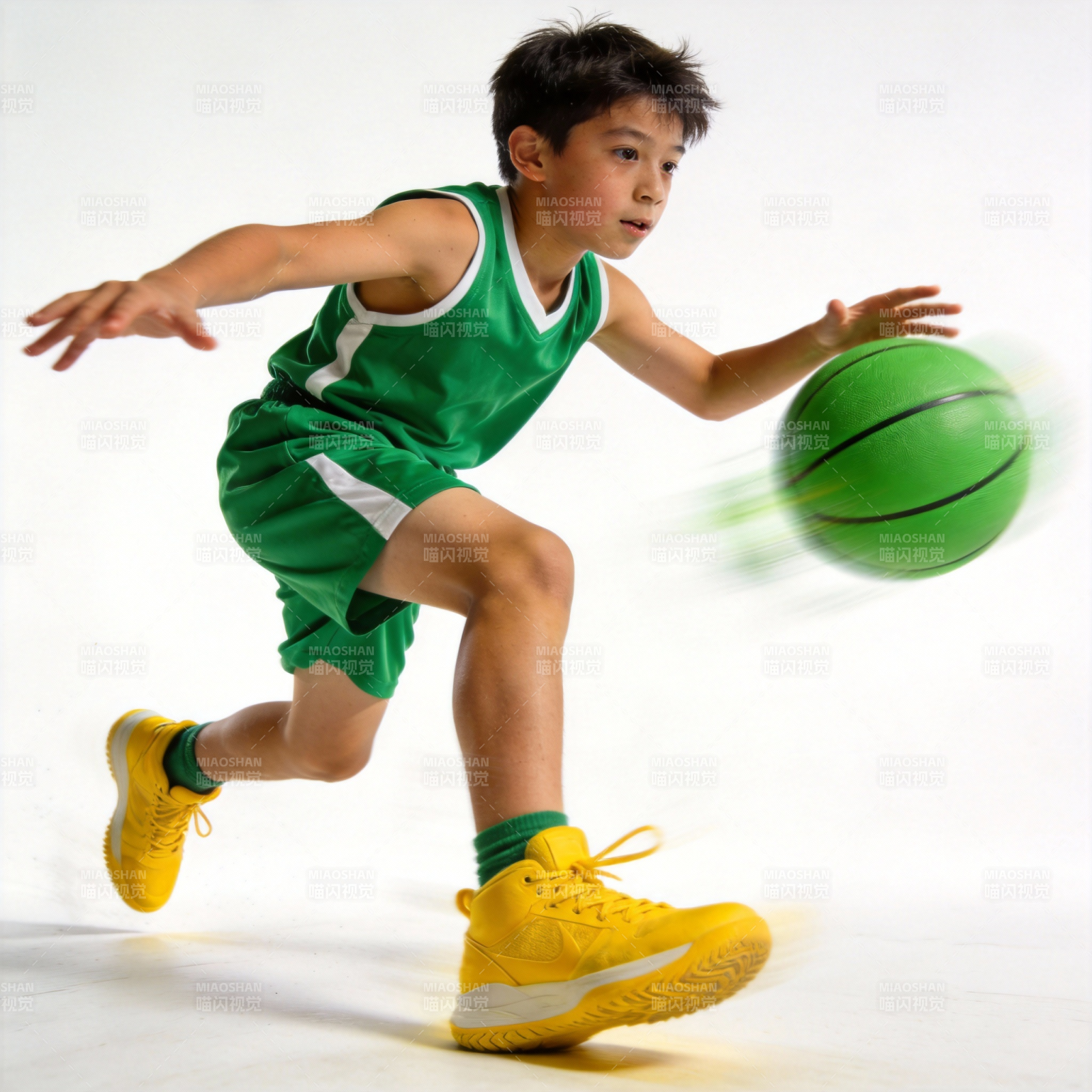 少年篮球动态瞬间图片
