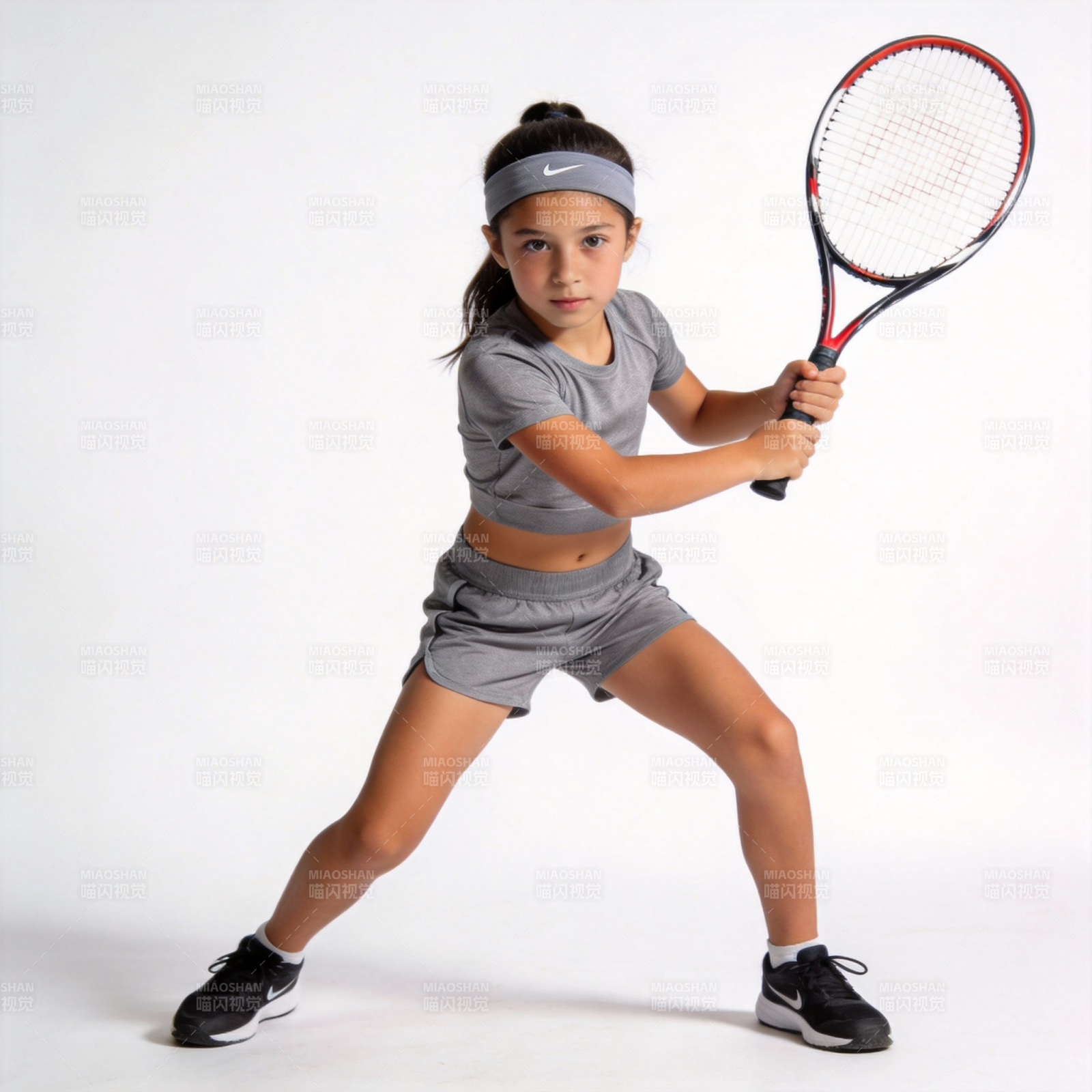 少女挥拍击球瞬间图片