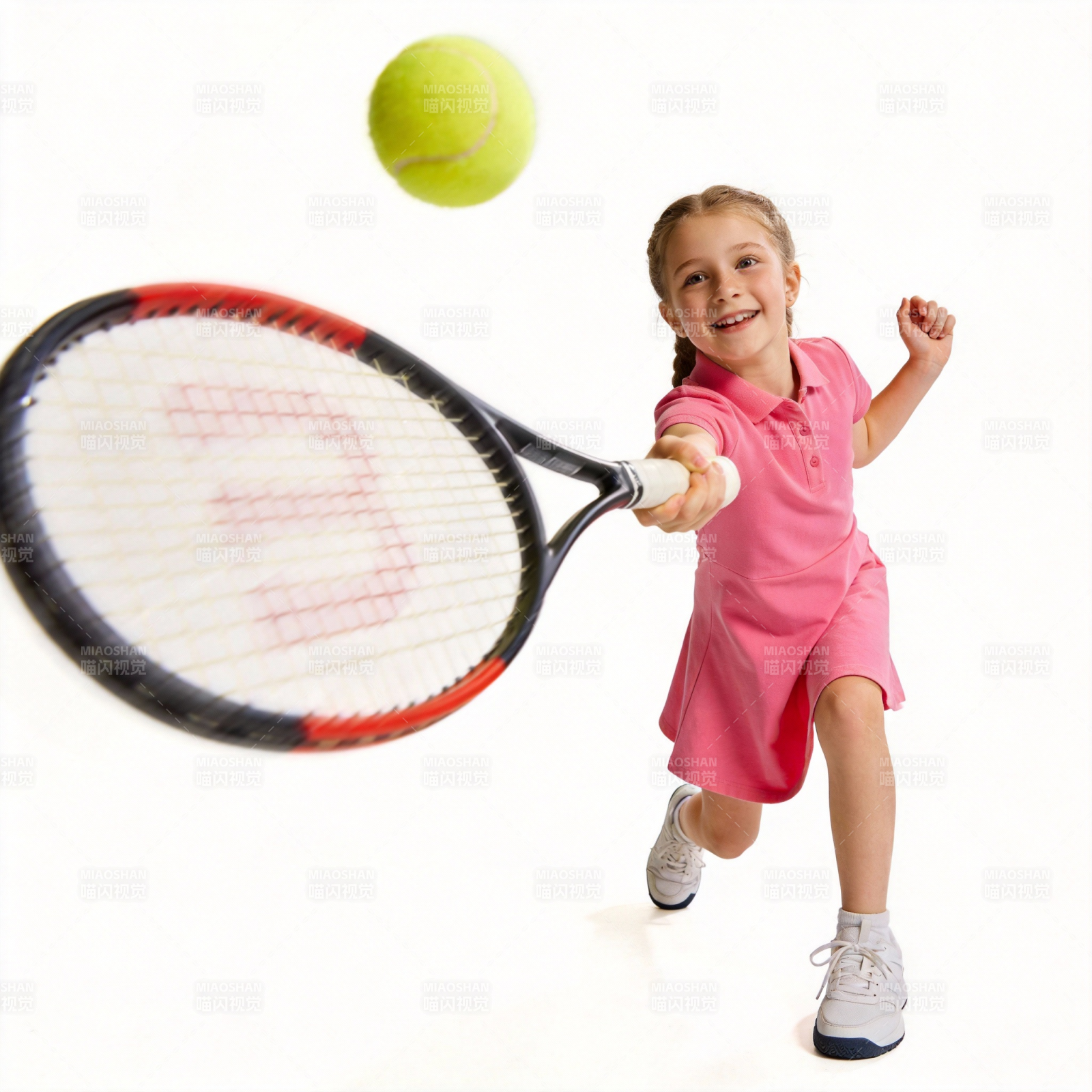 小女孩打网球图片