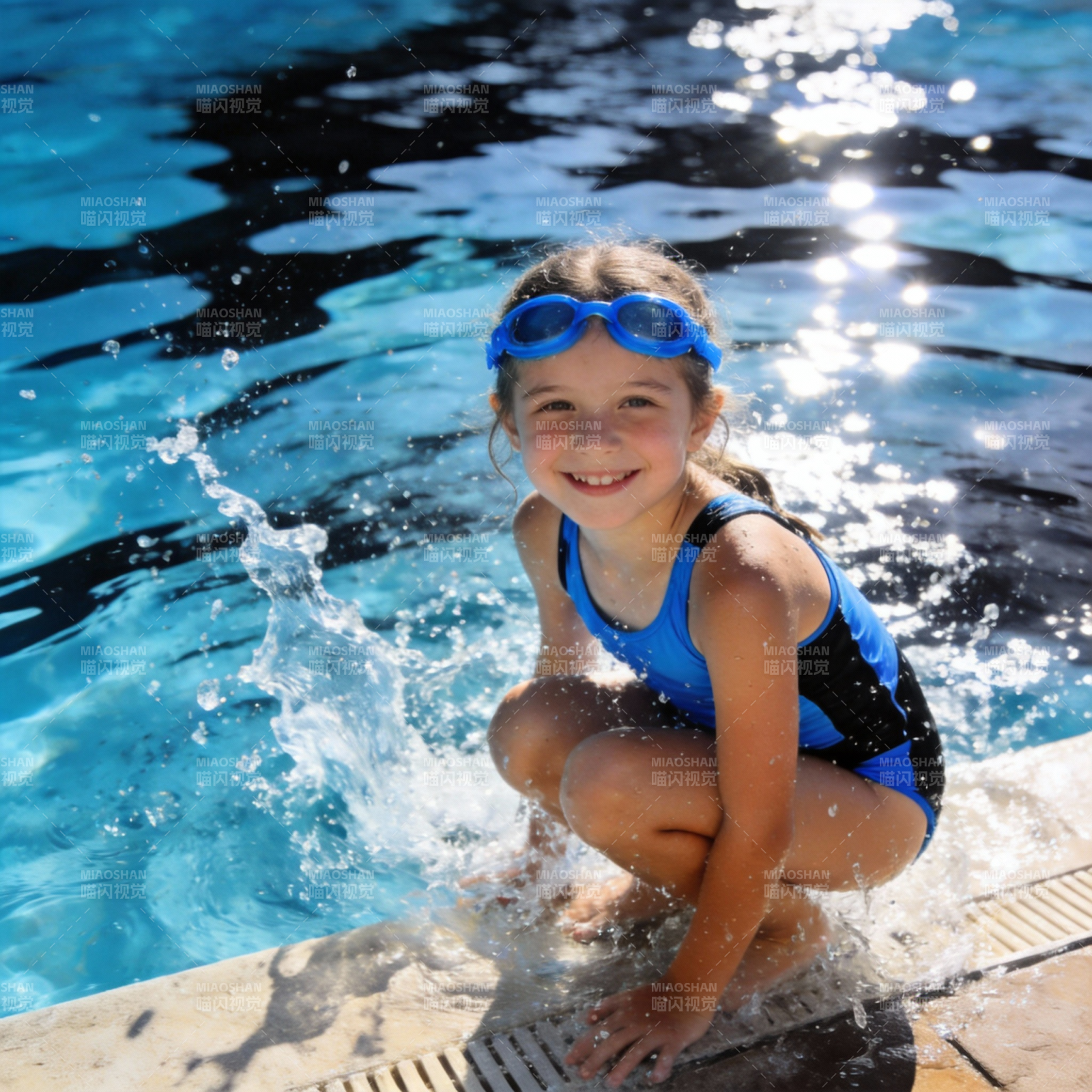 泳池边的快乐女孩图片