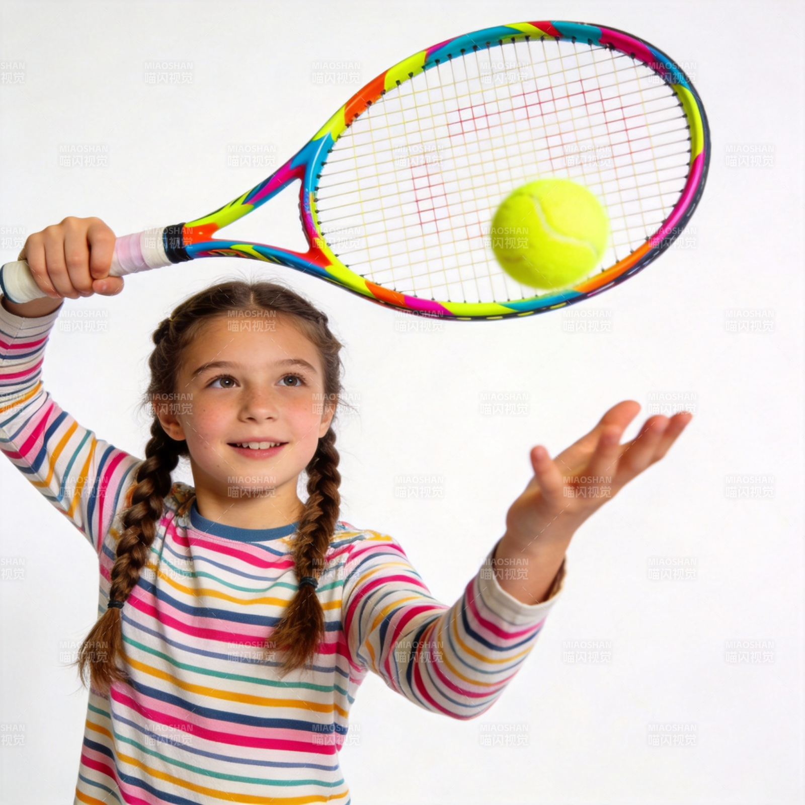 小女孩打网球图片