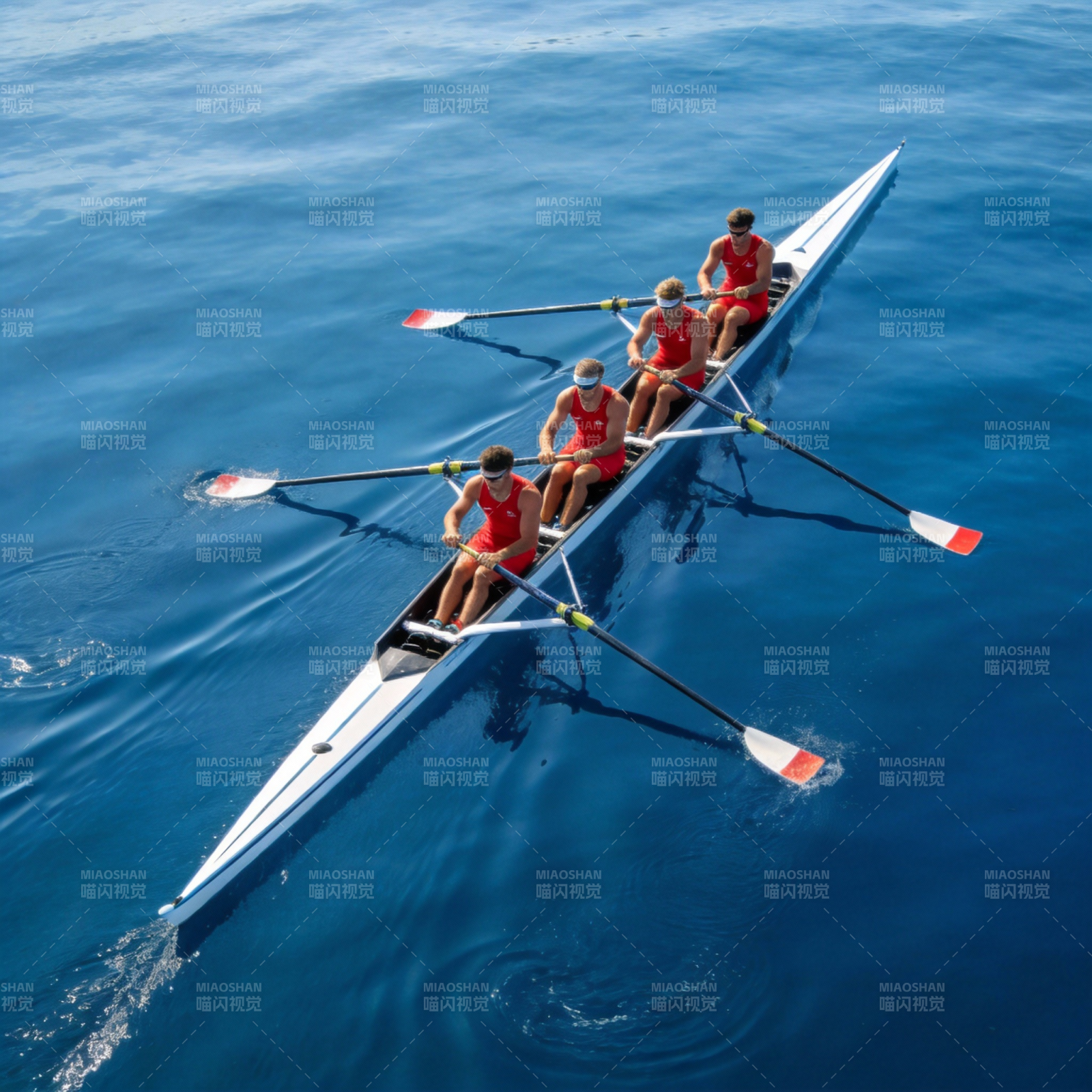 四人划艇竞渡图片