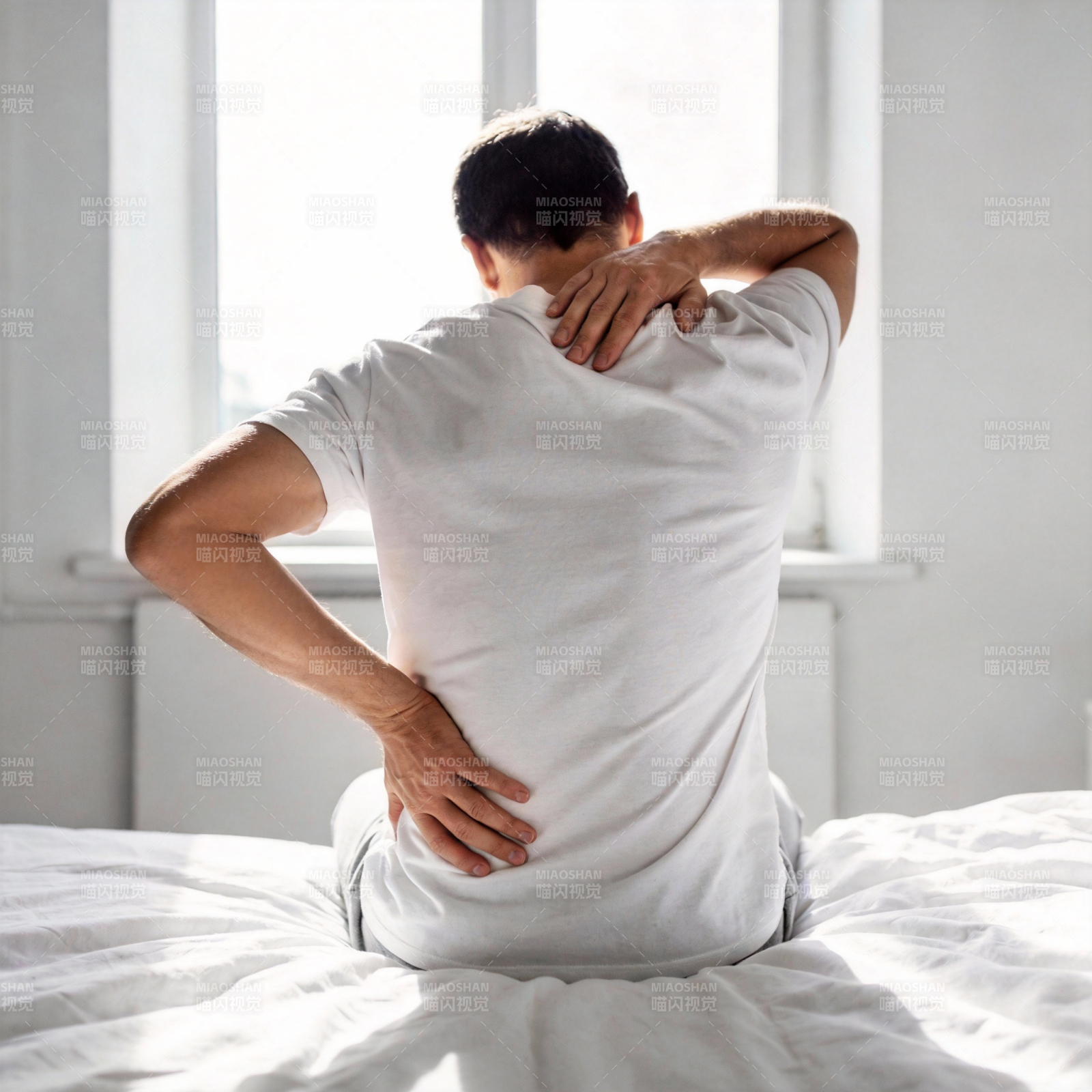 背痛困扰 寻求缓解图片