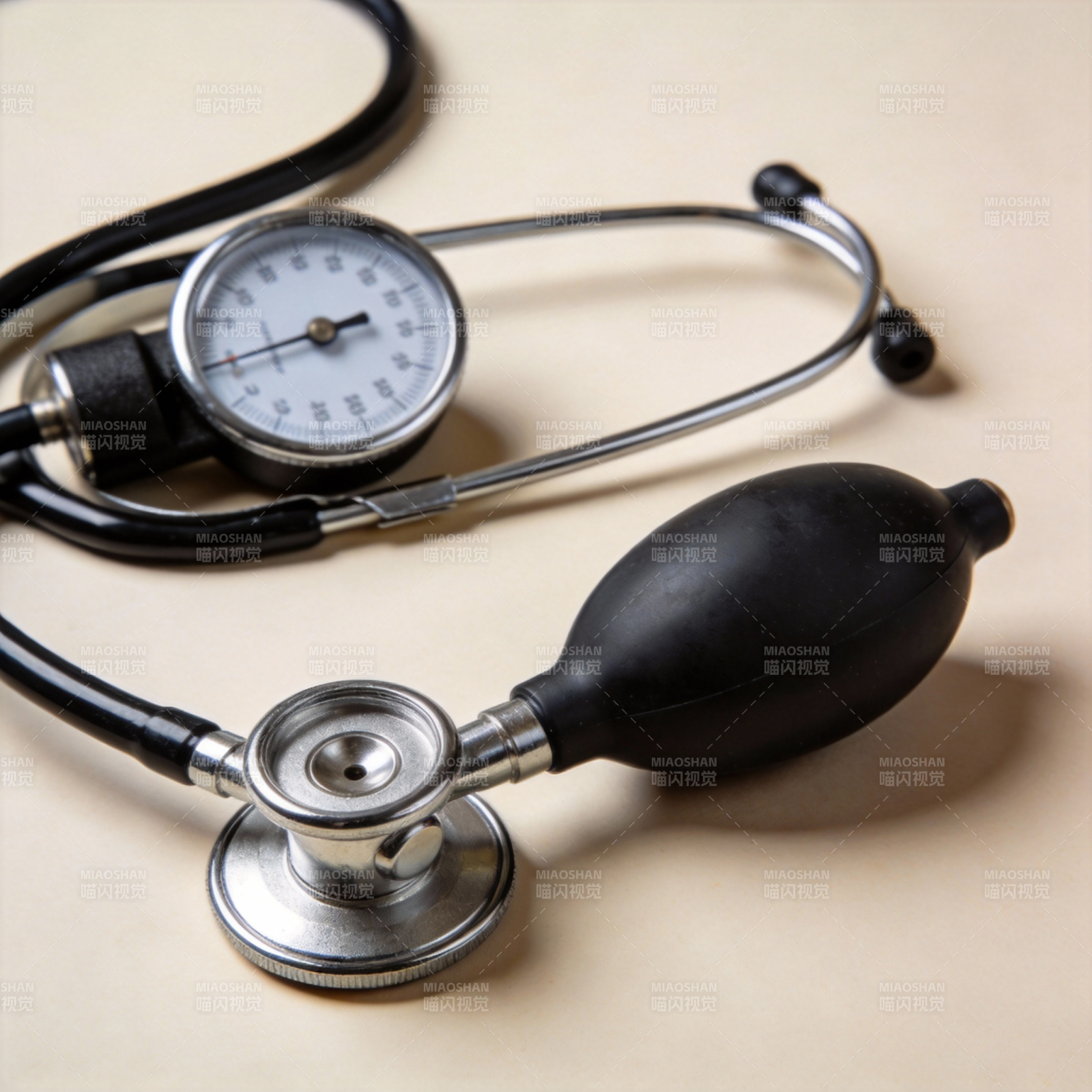 血压计与听诊器图片