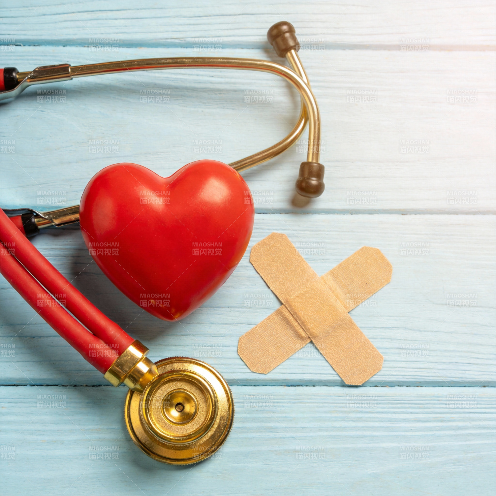 爱心与医疗符号图片