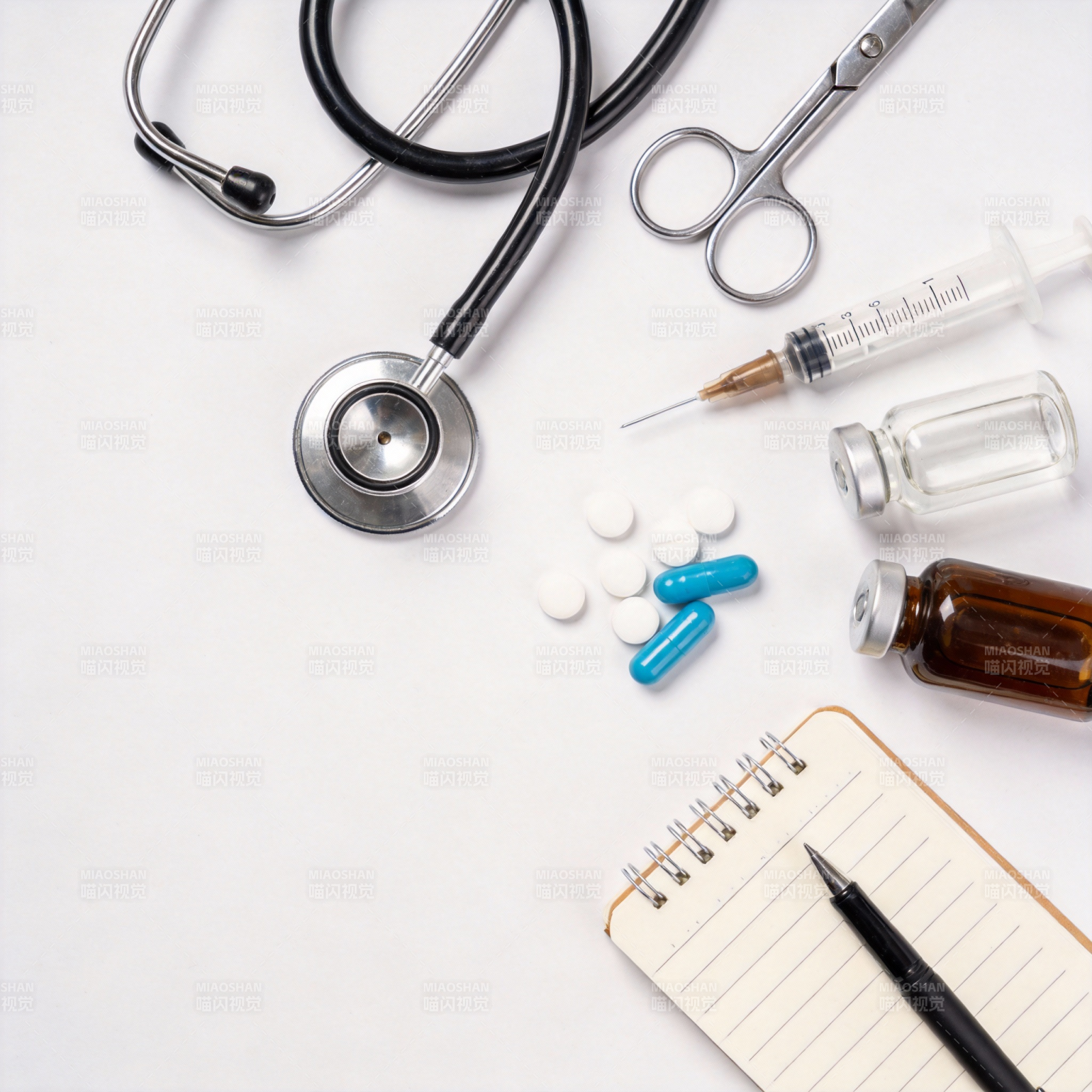 医疗用品与记录本图片